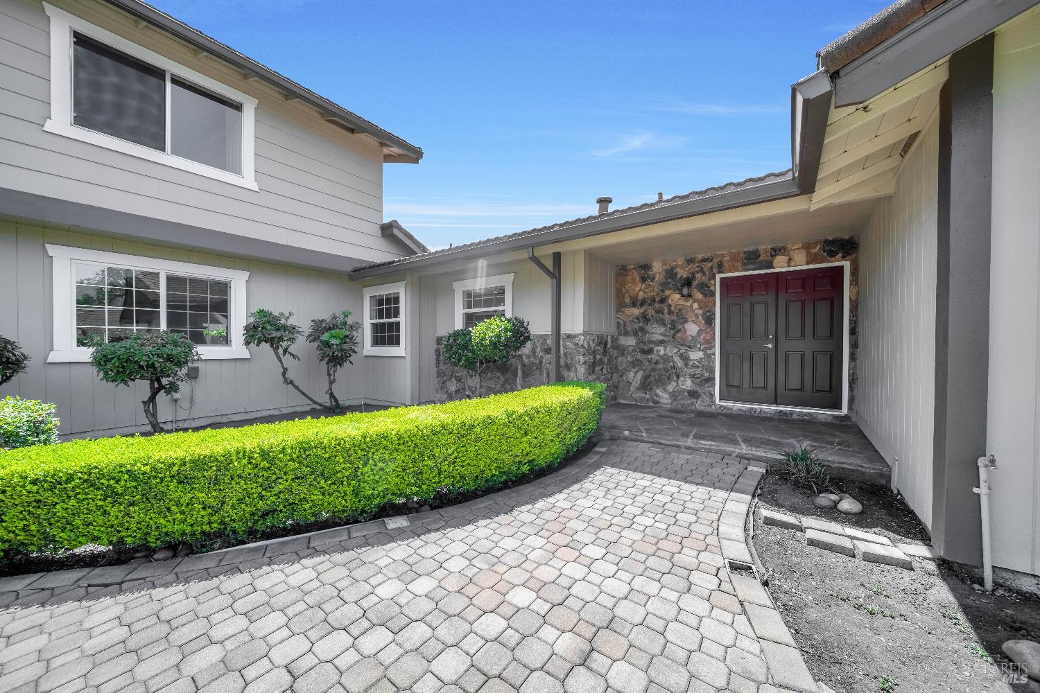 Detail Gallery Image 2 of 27 For 601 Cherry Ct, Fairfield,  CA 94534 - 4 Beds | 2/1 Baths