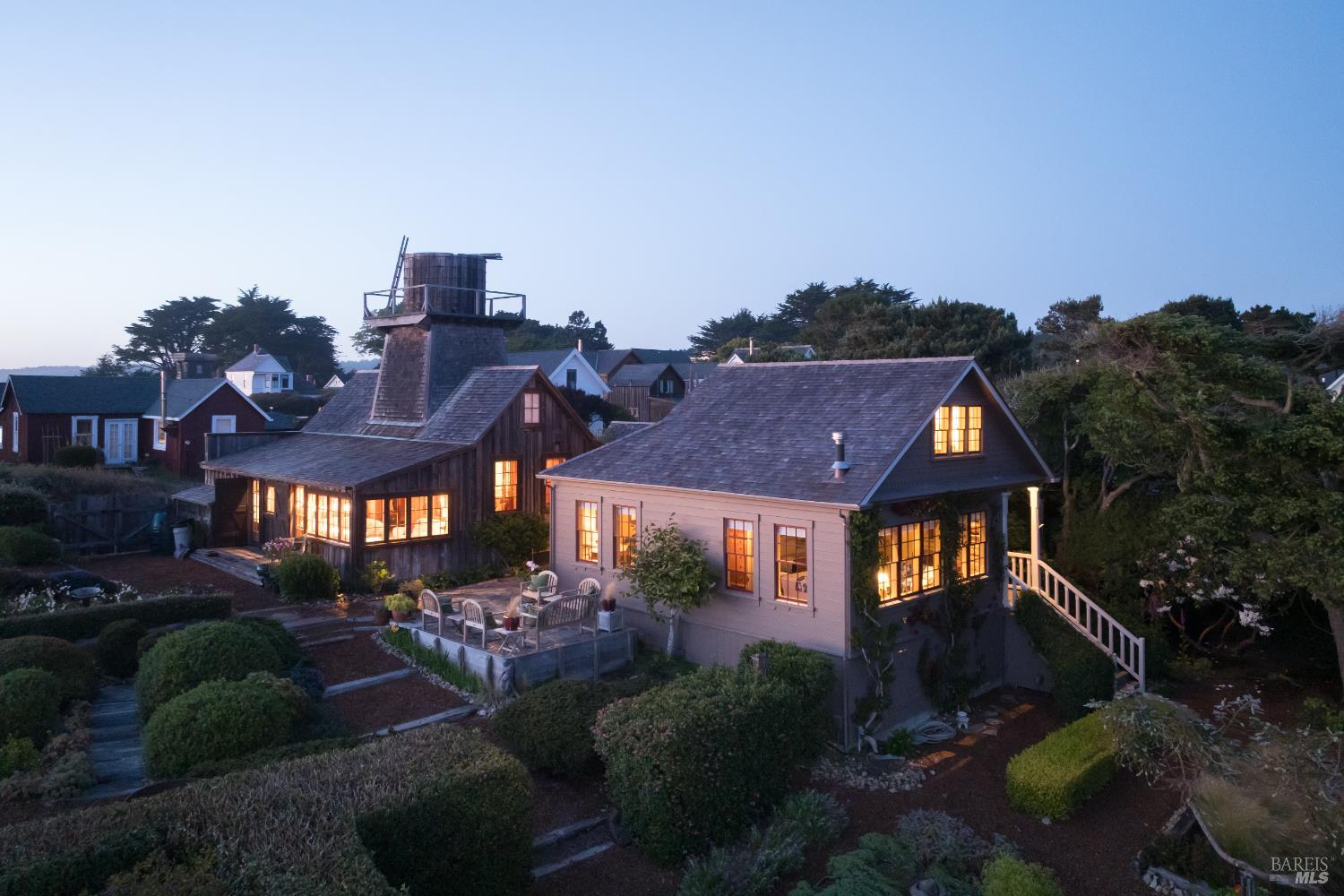 Detail Gallery Image 2 of 60 For 45320 Ukiah St, Mendocino,  CA 95460 - 3 Beds | 2/1 Baths