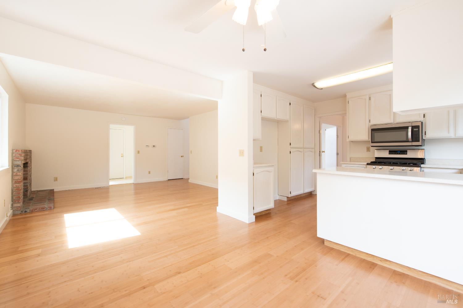 Detail Gallery Image 9 of 35 For 1428 Mathias Pl, Rohnert Park,  CA 94928 - 4 Beds | 2/1 Baths
