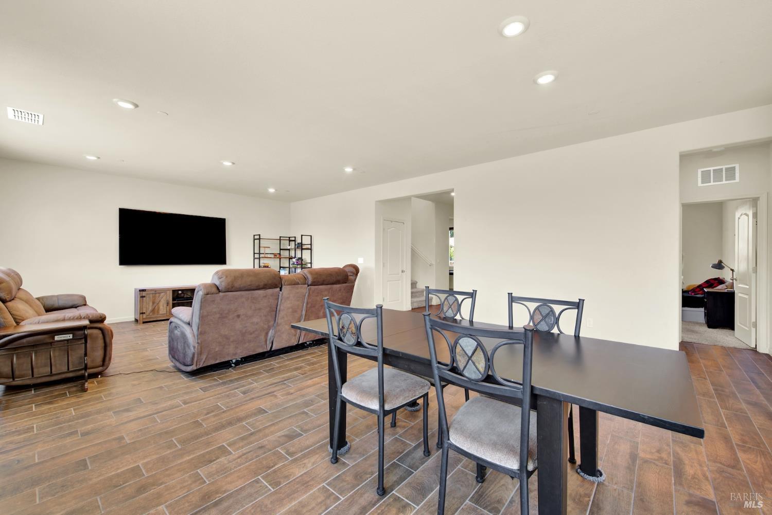Detail Gallery Image 21 of 69 For 730 Daybreak Dr, Dixon,  CA 95620 - 4 Beds | 3 Baths