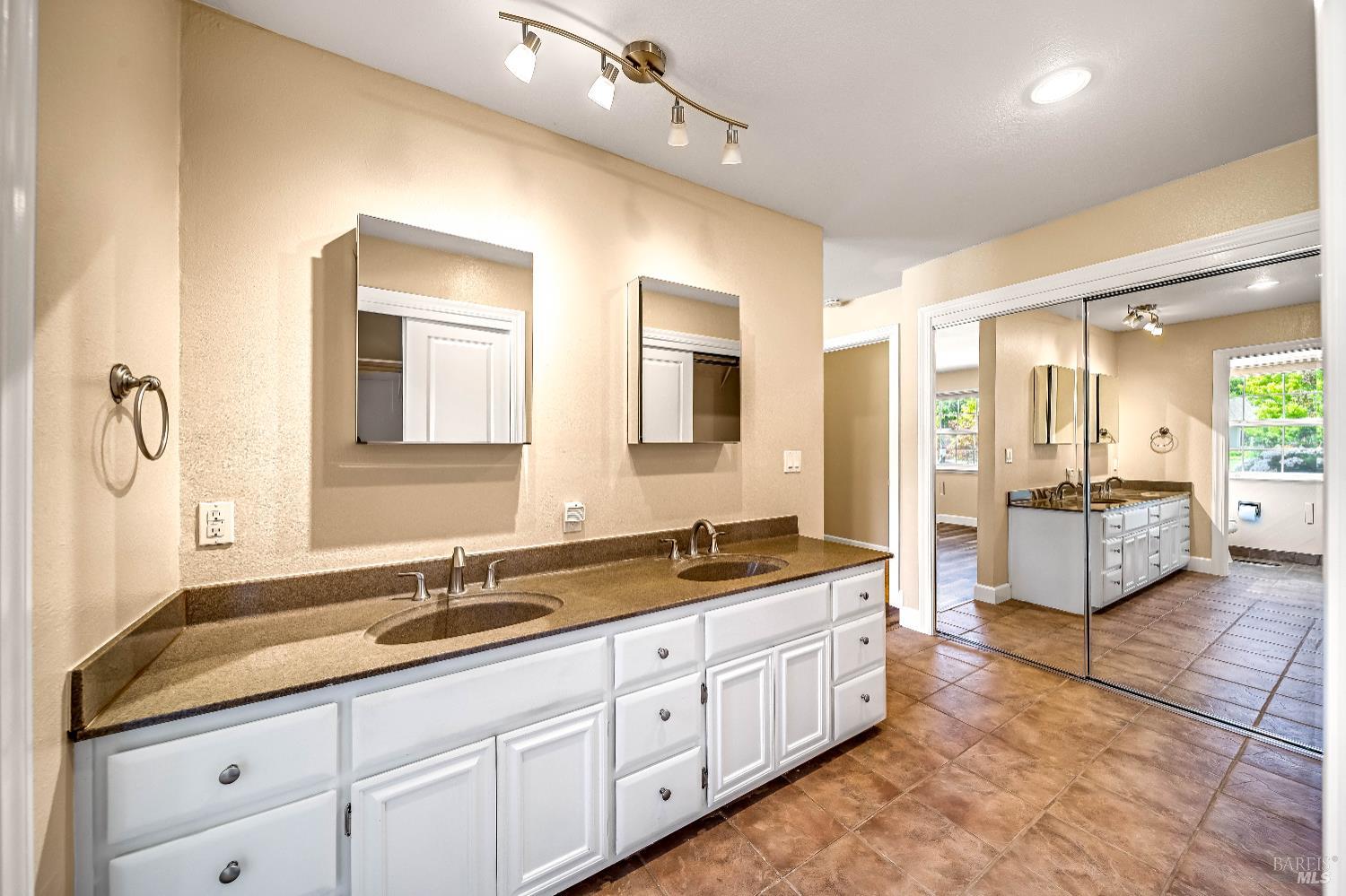 Detail Gallery Image 19 of 27 For 601 Cherry Ct, Fairfield,  CA 94534 - 4 Beds | 2/1 Baths