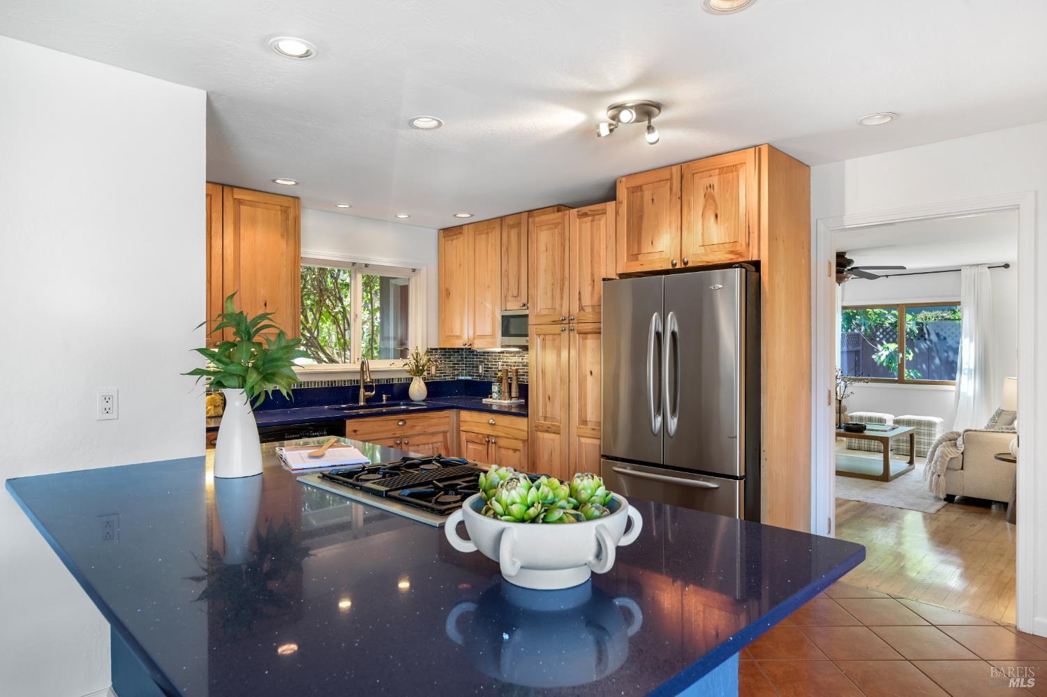 Detail Gallery Image 13 of 56 For 480 via Del Plano Unkn, Novato,  CA 94949 - 3 Beds | 2 Baths