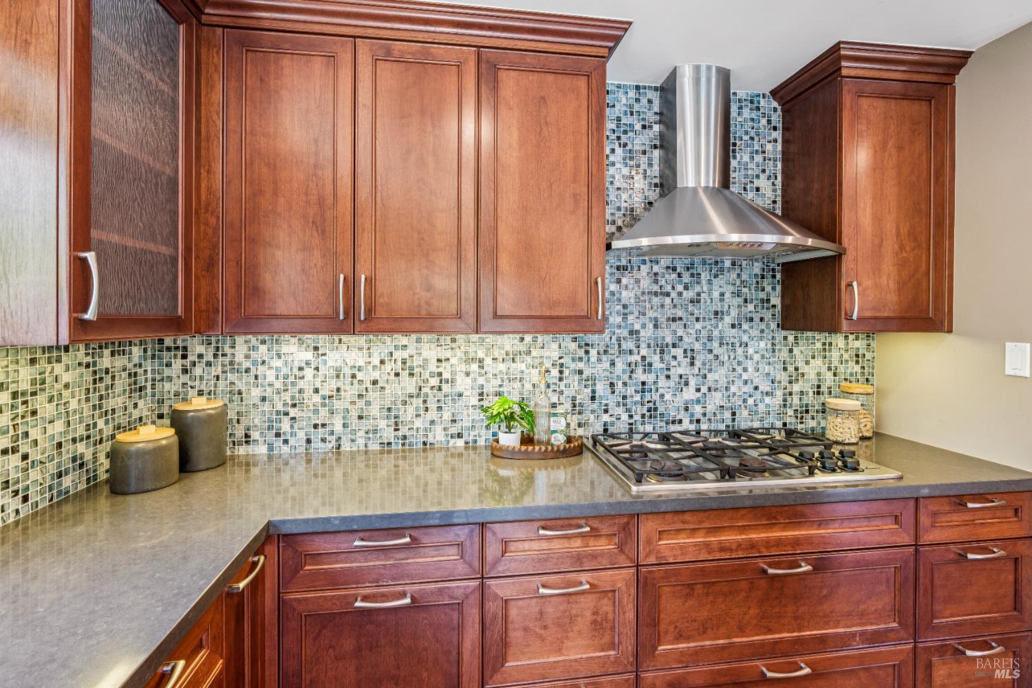 Detail Gallery Image 16 of 59 For 417 via Del Plano Unkn, Novato,  CA 94949 - 3 Beds | 2 Baths