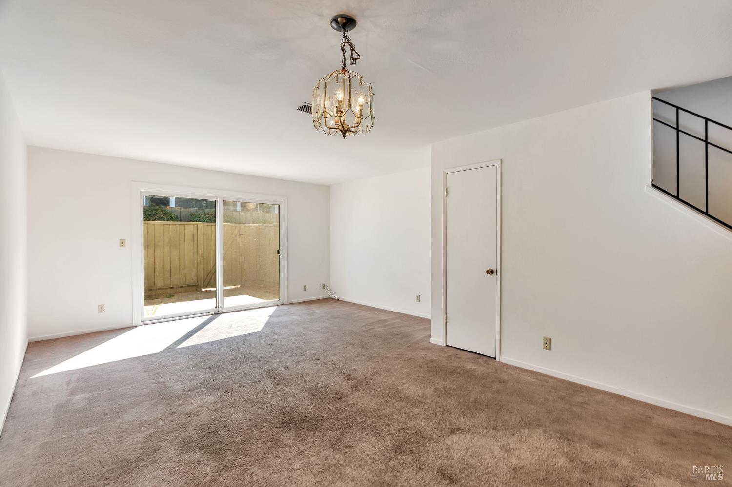 Detail Gallery Image 4 of 22 For 1285 Redwood Blvd #C,  Novato,  CA 94947 - 2 Beds | 1/1 Baths