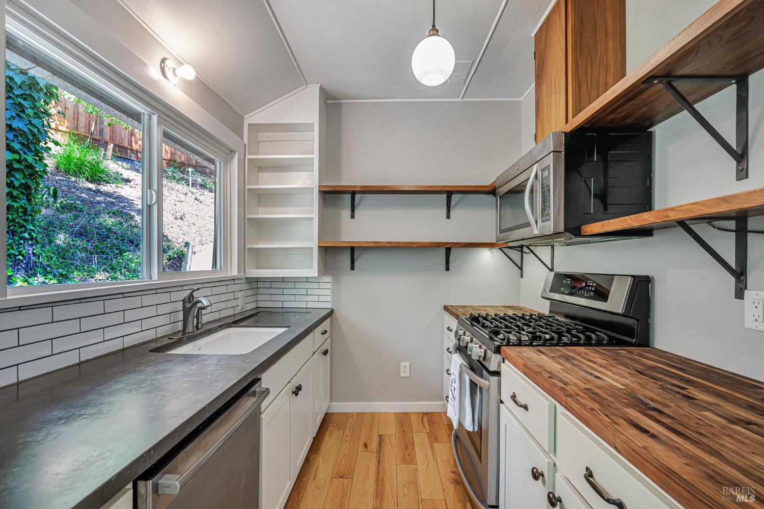 Detail Gallery Image 17 of 46 For 2160 Madrone Ave, Healdsburg,  CA 95448 - – Beds | – Baths
