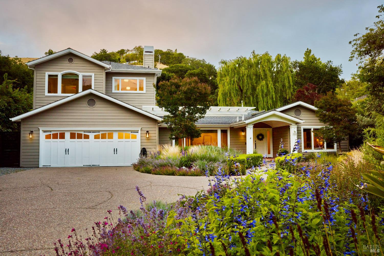 Detail Gallery Image 2 of 39 For 1124 Butterfield Rd, San Anselmo,  CA 94960 - 4 Beds | 3 Baths