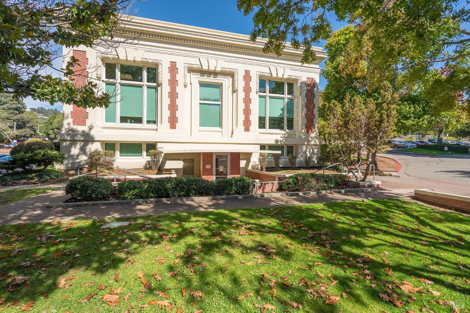 Detail Gallery Image 34 of 44 For 19 Tarrant Ct, San Rafael,  CA 94903 - 3 Beds | 2 Baths