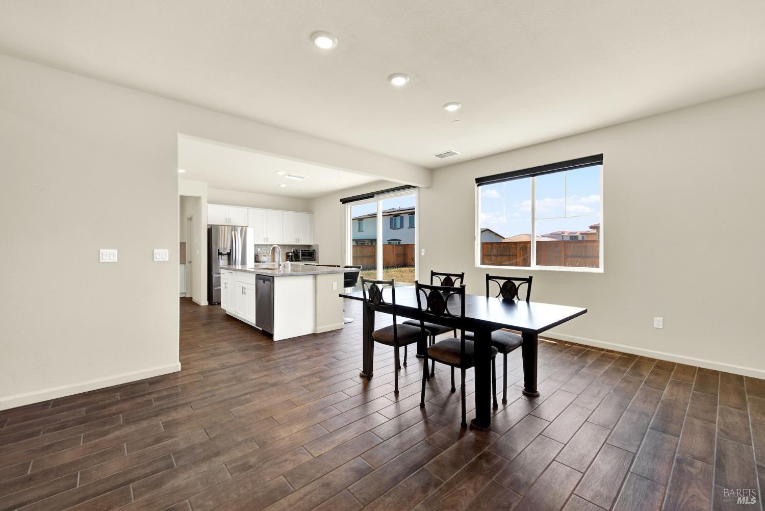 Detail Gallery Image 17 of 69 For 730 Daybreak Dr, Dixon,  CA 95620 - 4 Beds | 3 Baths