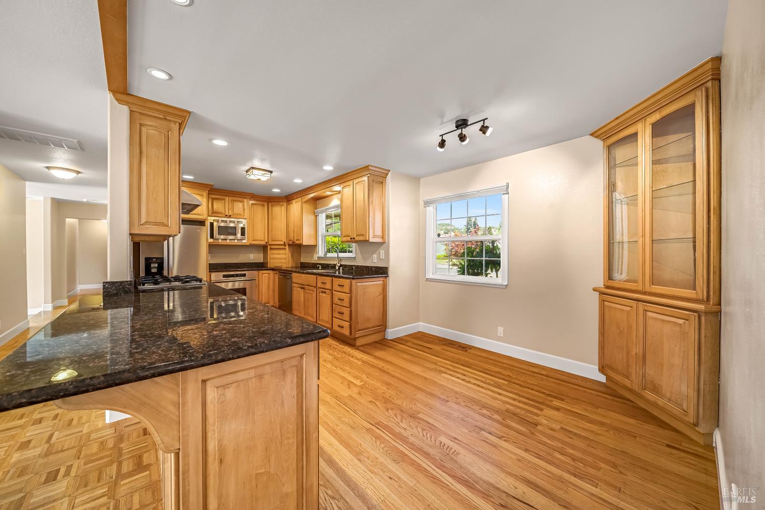 Detail Gallery Image 8 of 27 For 601 Cherry Ct, Fairfield,  CA 94534 - 4 Beds | 2/1 Baths