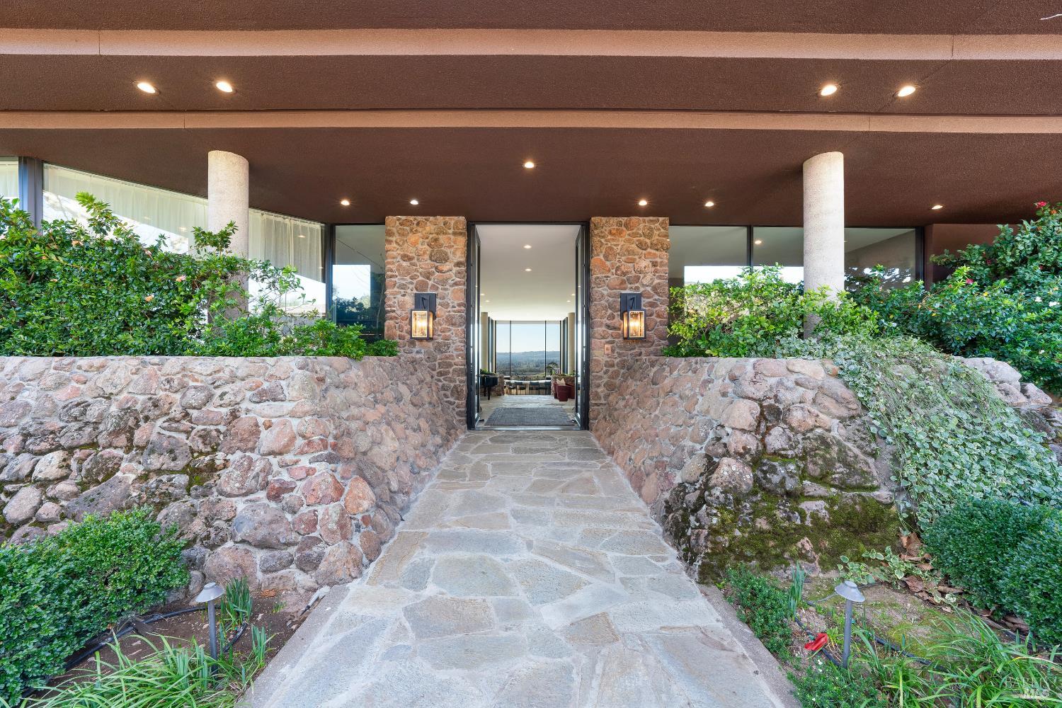 Detail Gallery Image 4 of 42 For 2100 Old Soda Springs Rd, Napa,  CA 94558 - 5 Beds | 5/1 Baths