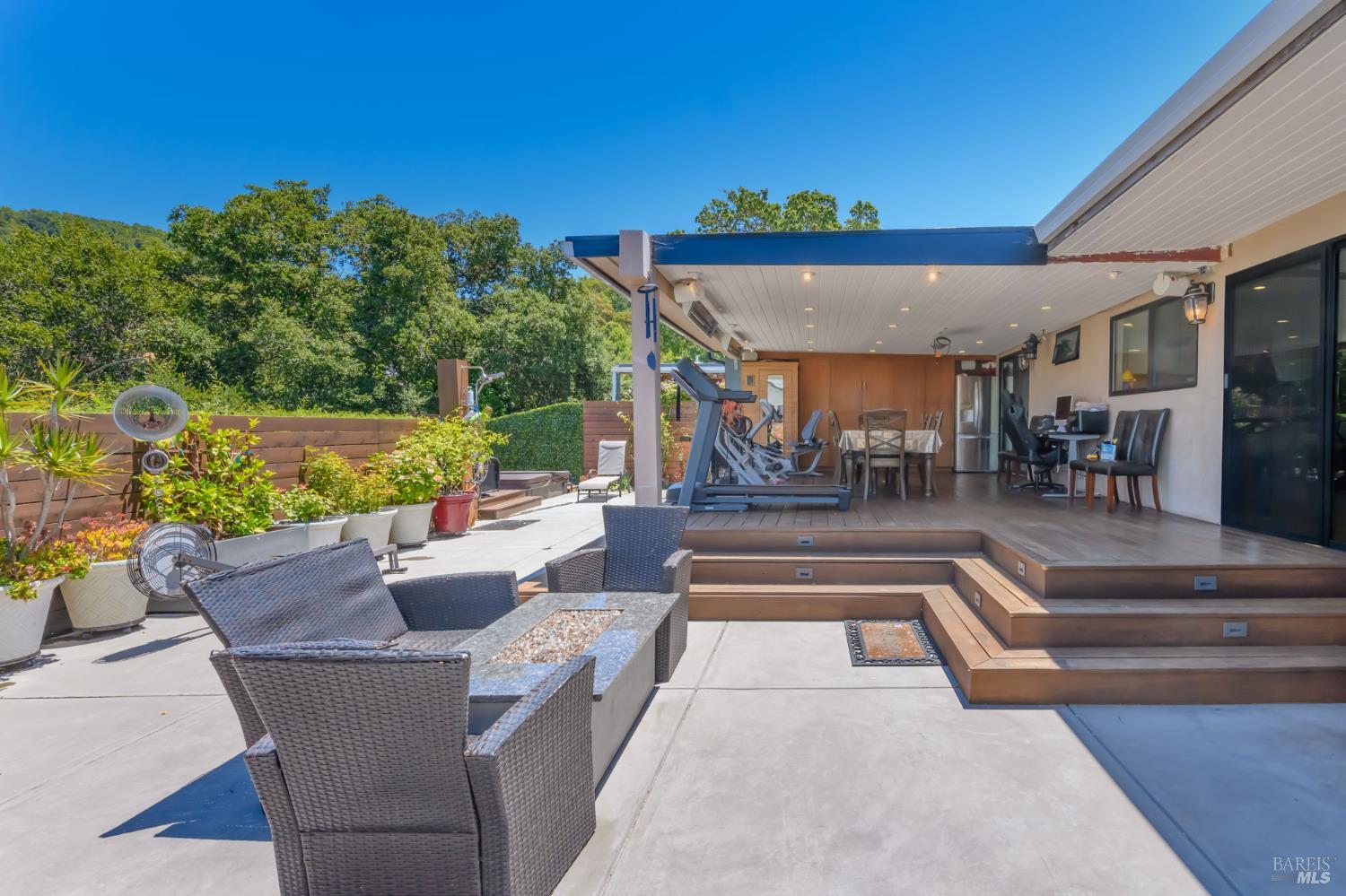 Detail Gallery Image 18 of 44 For 19 Tarrant Ct, San Rafael,  CA 94903 - 3 Beds | 2 Baths