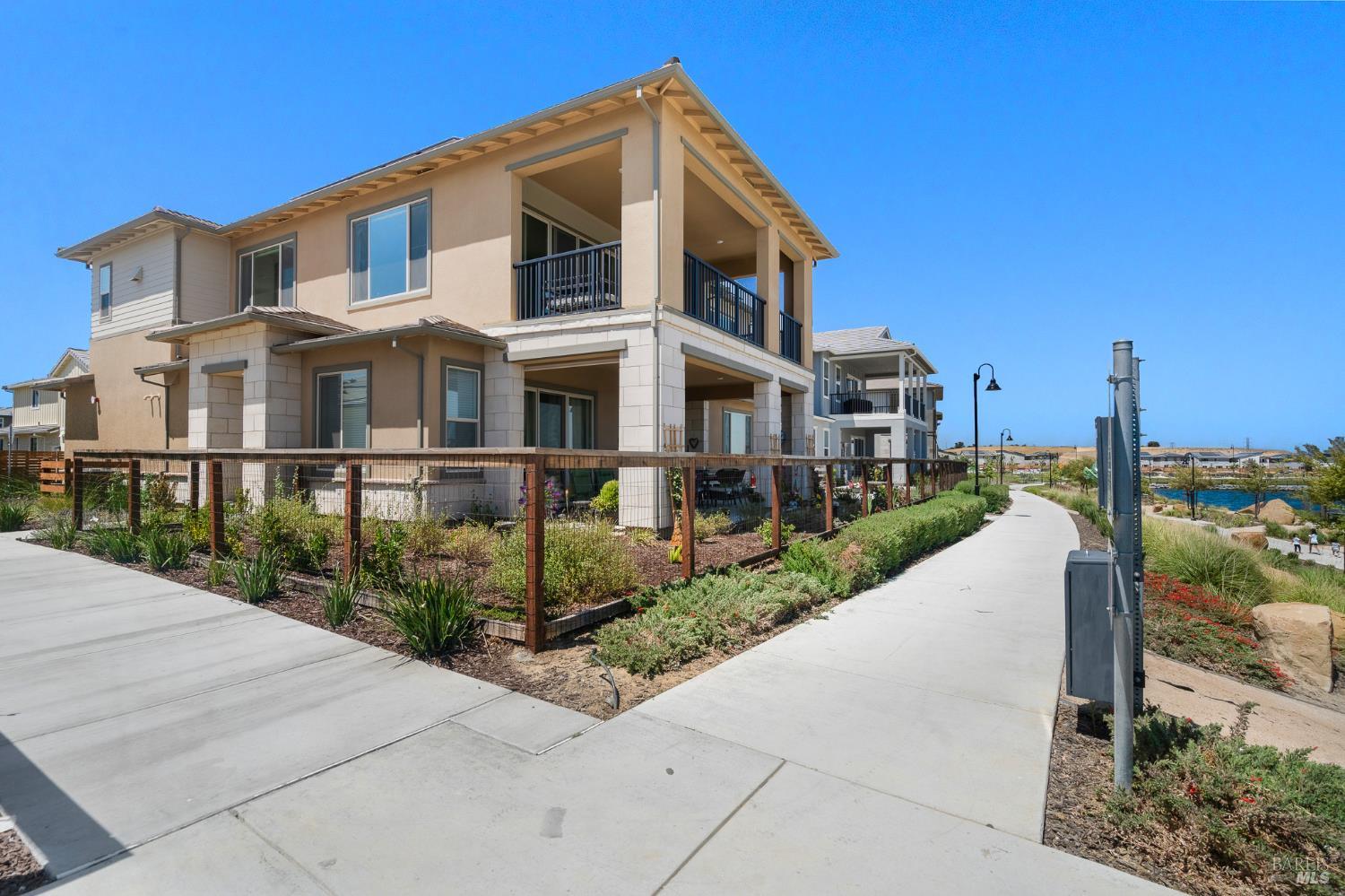 Detail Gallery Image 5 of 41 For 2430 Shore Vis, Fairfield,  CA 94533 - 3 Beds | 2 Baths