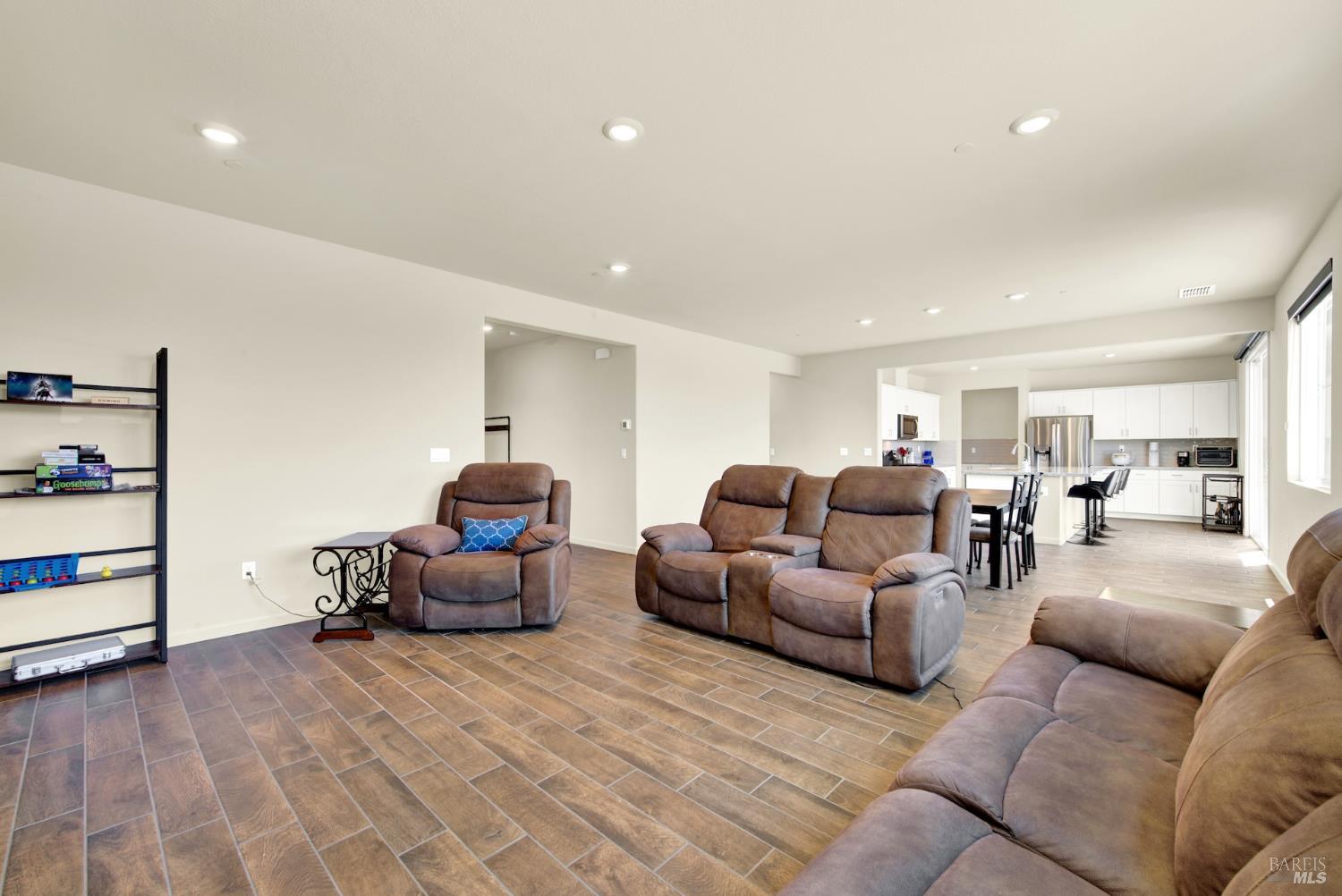 Detail Gallery Image 16 of 69 For 730 Daybreak Dr, Dixon,  CA 95620 - 4 Beds | 3 Baths
