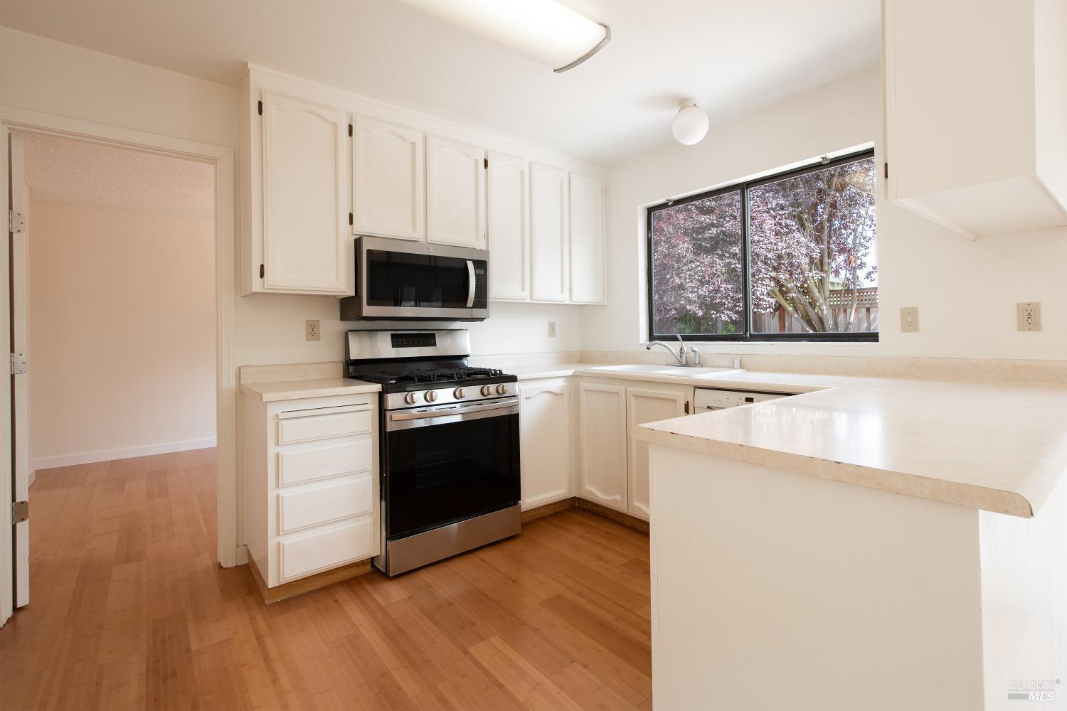 Detail Gallery Image 11 of 35 For 1428 Mathias Pl, Rohnert Park,  CA 94928 - 4 Beds | 2/1 Baths