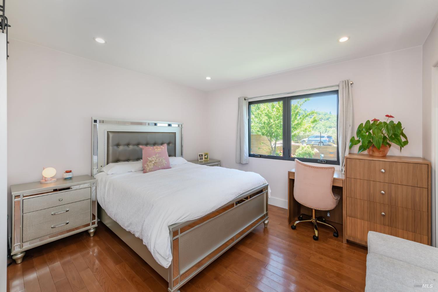 Detail Gallery Image 14 of 44 For 19 Tarrant Ct, San Rafael,  CA 94903 - 3 Beds | 2 Baths