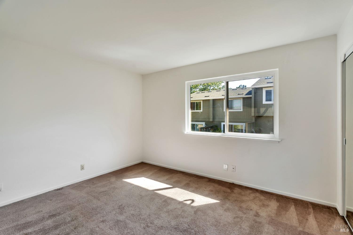 Detail Gallery Image 10 of 22 For 1285 Redwood Blvd #C,  Novato,  CA 94947 - 2 Beds | 1/1 Baths