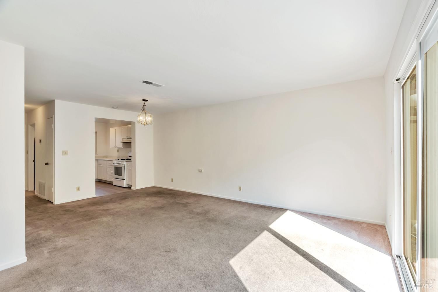 Detail Gallery Image 7 of 22 For 1285 Redwood Blvd #C,  Novato,  CA 94947 - 2 Beds | 1/1 Baths