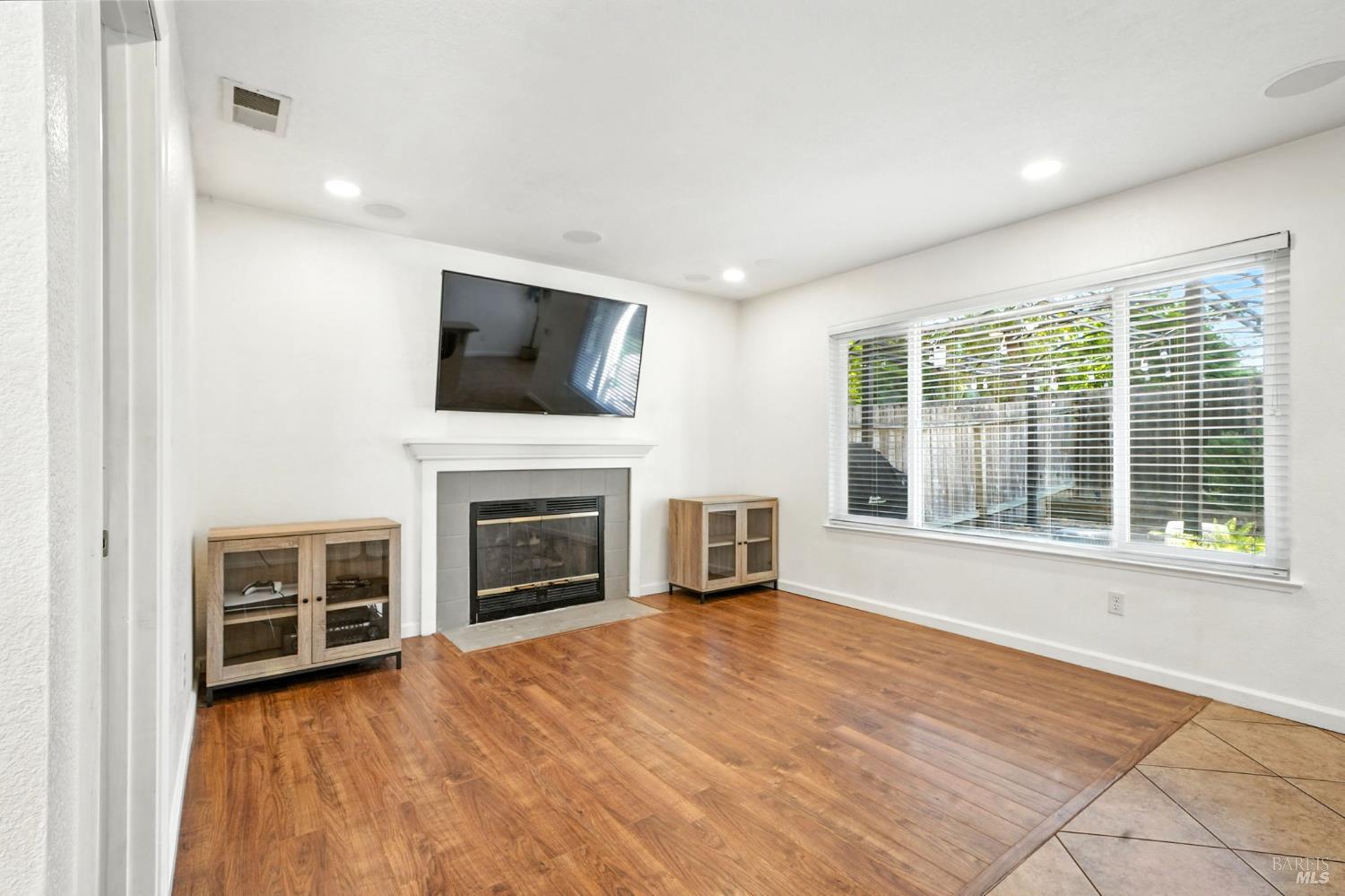 Detail Gallery Image 10 of 37 For 849 Cameron Ct, Vacaville,  CA 95687 - 3 Beds | 2/1 Baths