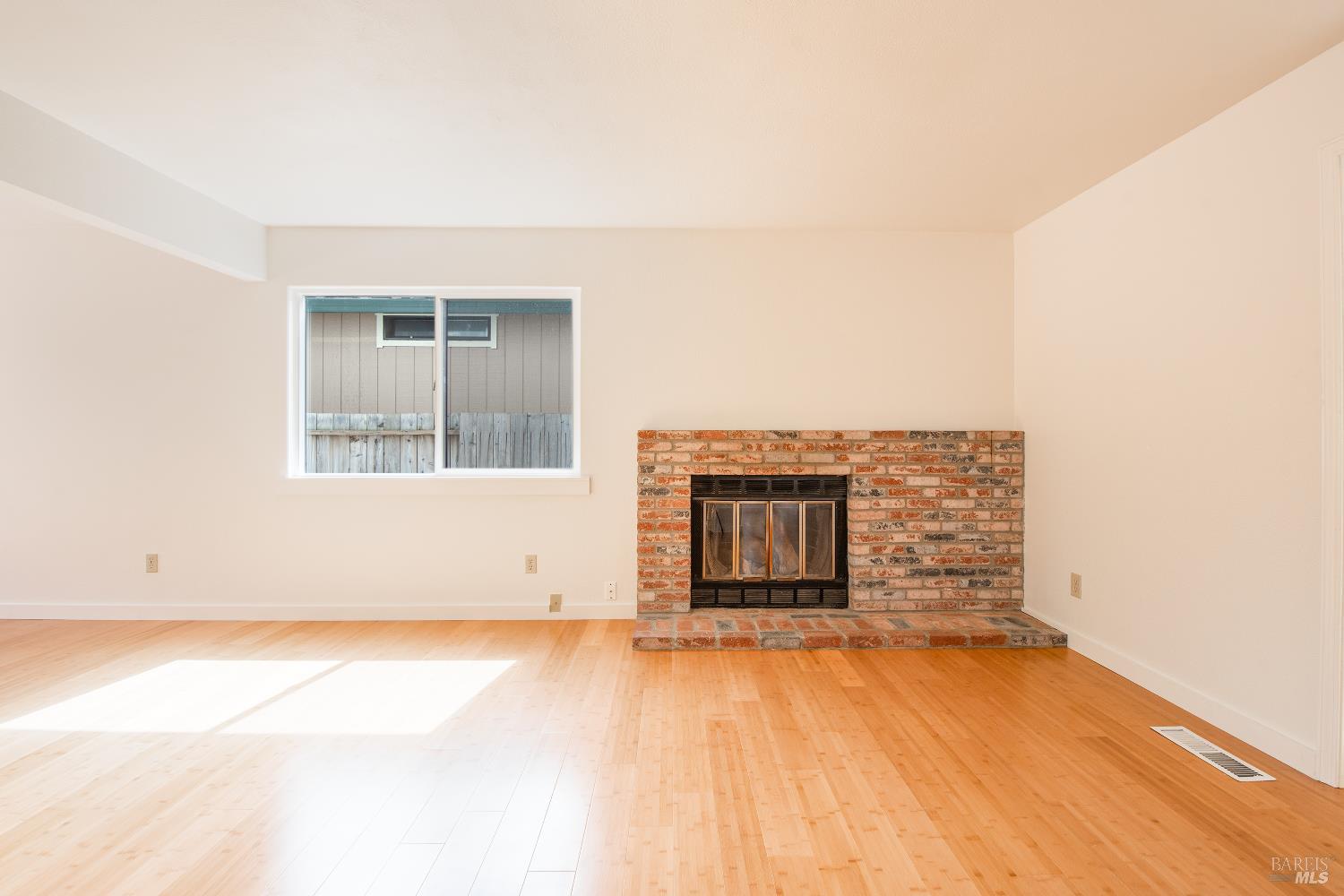 Detail Gallery Image 7 of 35 For 1428 Mathias Pl, Rohnert Park,  CA 94928 - 4 Beds | 2/1 Baths