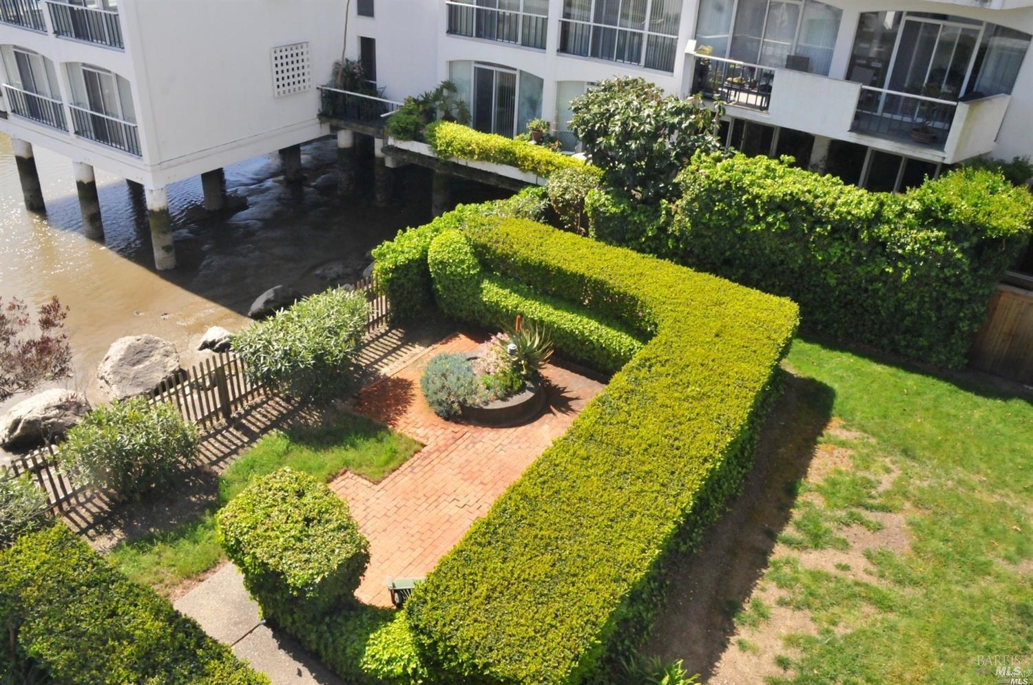 Detail Gallery Image 13 of 20 For 4331 Shelter Bay Ave, Mill Valley,  CA 94941 - 2 Beds | 2 Baths