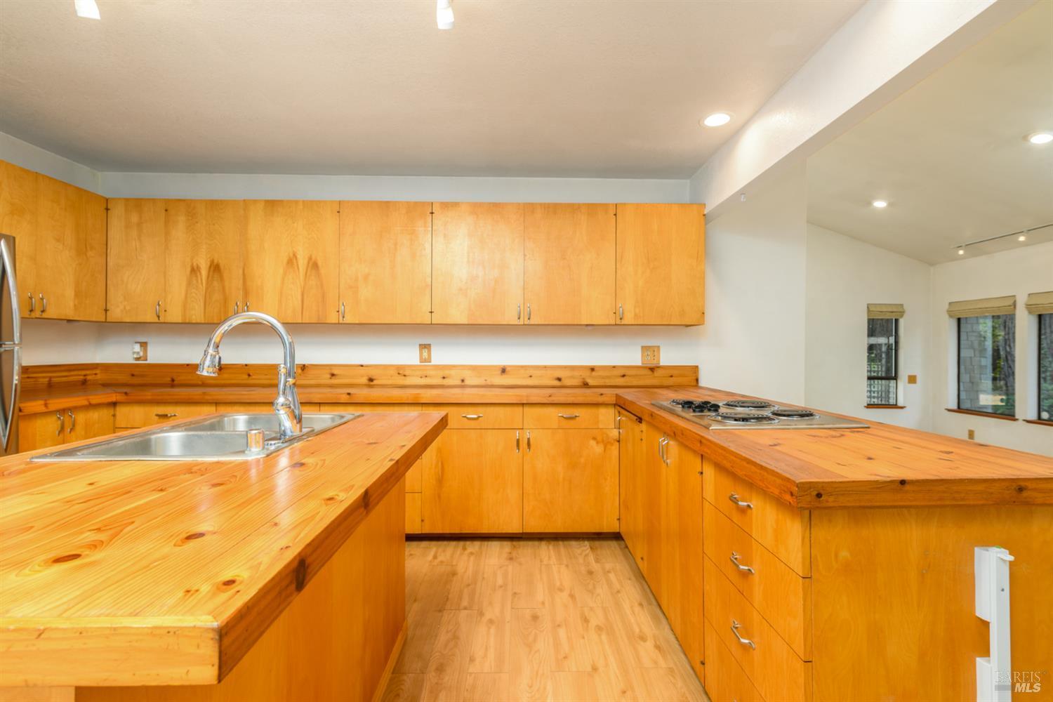 Detail Gallery Image 9 of 37 For 37820 Old Stage Rd, Gualala,  CA 95445 - 2 Beds | 2 Baths