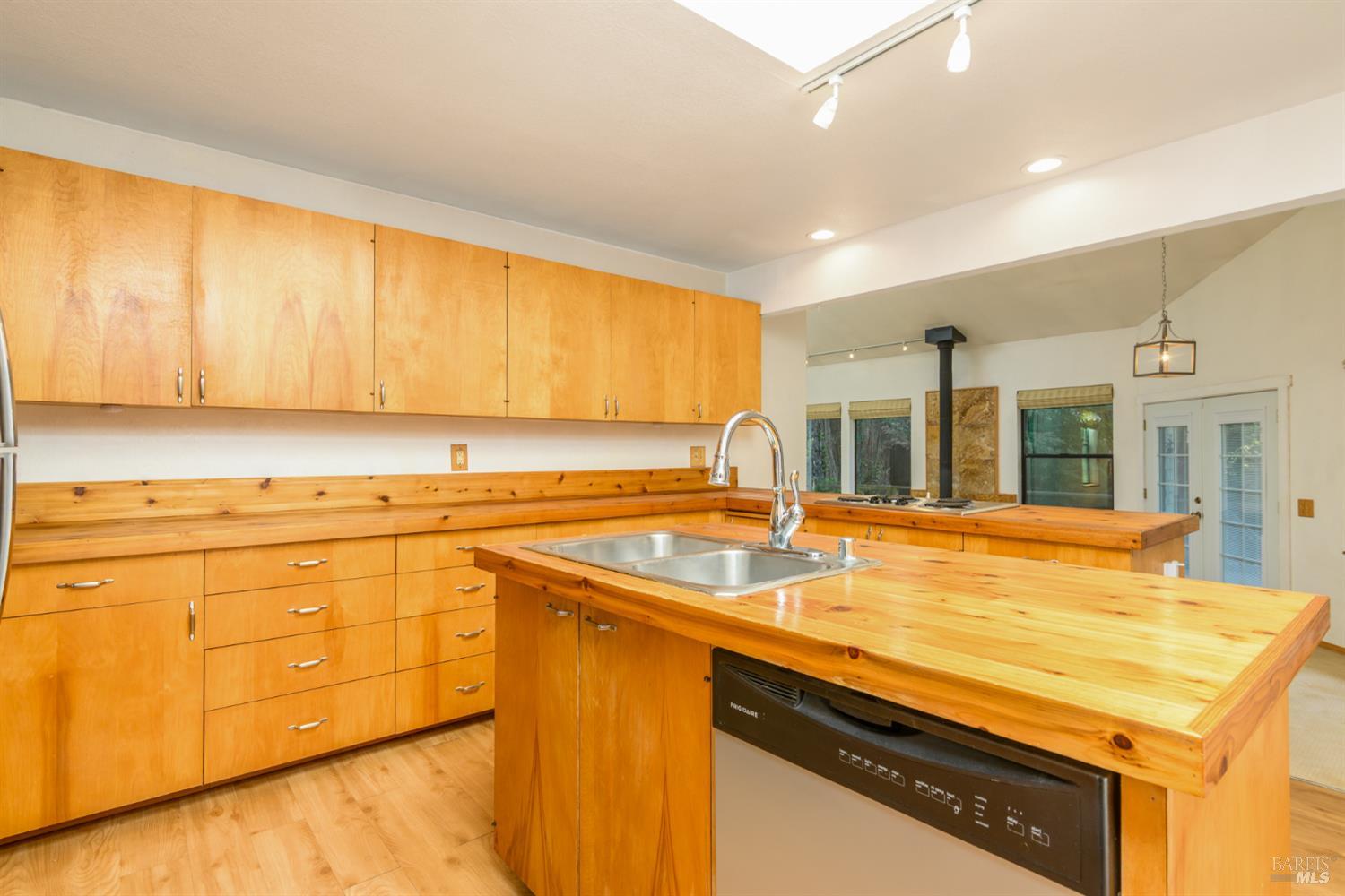 Detail Gallery Image 10 of 37 For 37820 Old Stage Rd, Gualala,  CA 95445 - 2 Beds | 2 Baths