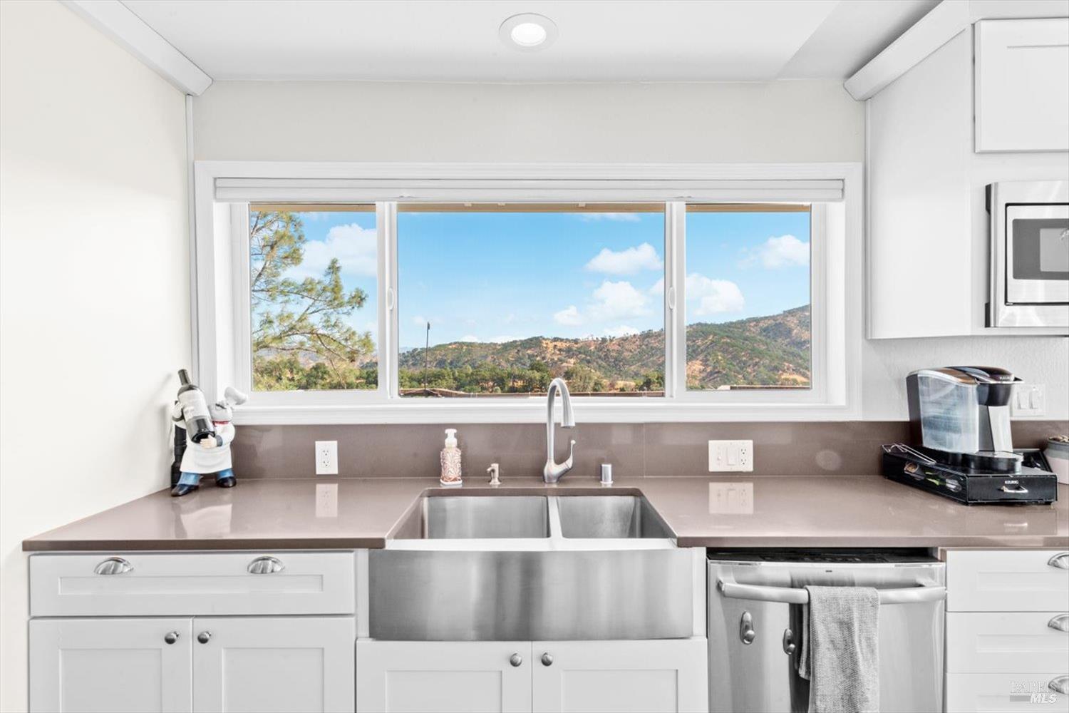 Detail Gallery Image 18 of 65 For 76 Sunnyhill Ln, Napa,  CA 94558 - 4 Beds | 2/1 Baths