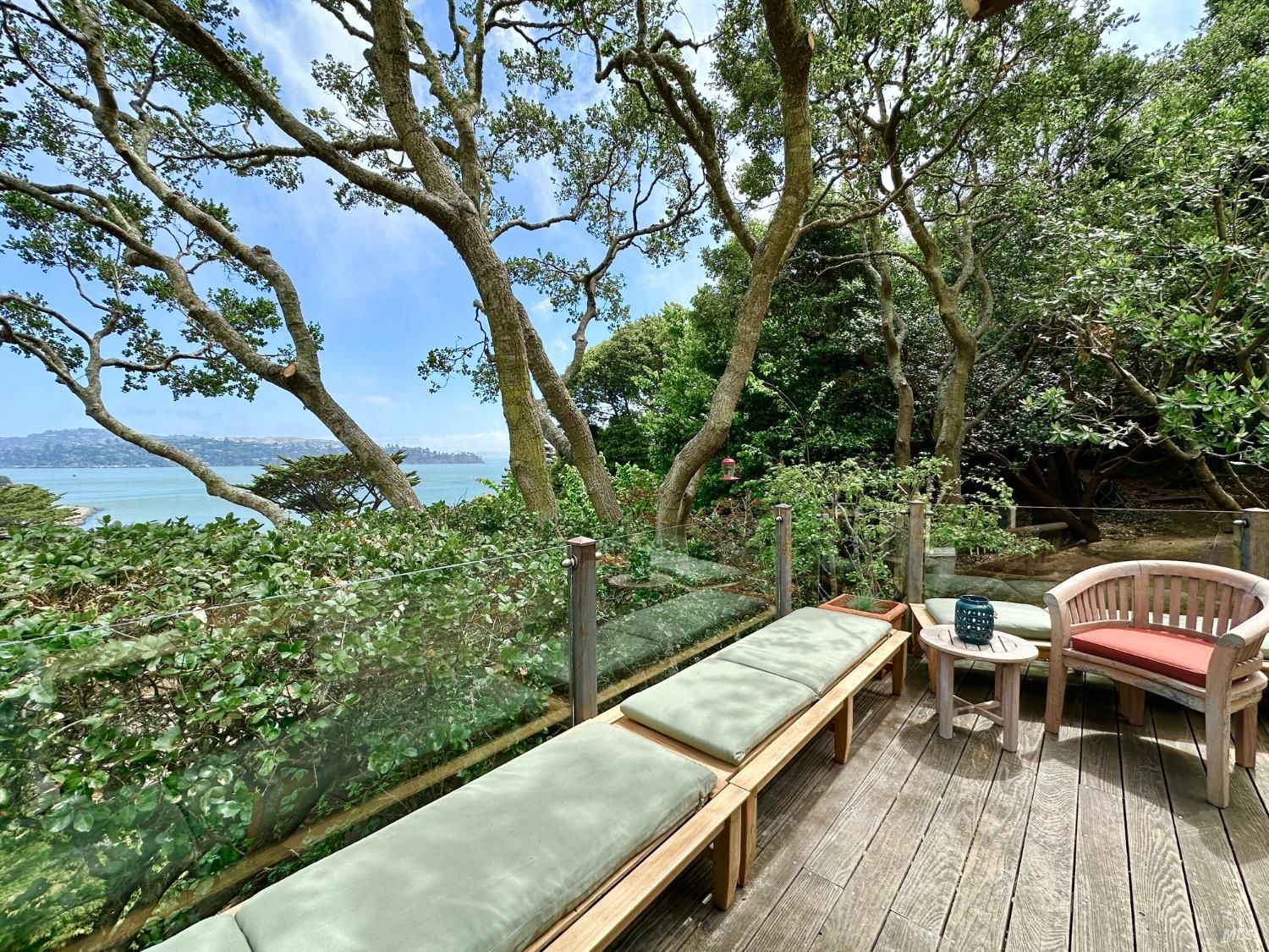 Detail Gallery Image 7 of 39 For 122 Edwards Ave, Sausalito,  CA 94965 - 3 Beds | 2/1 Baths