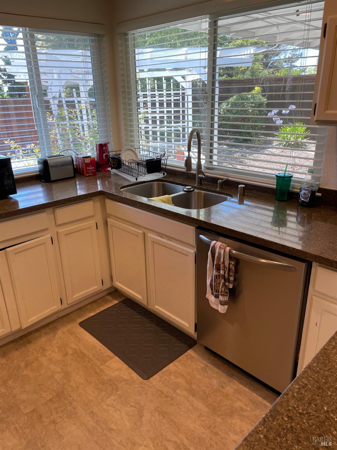 Detail Gallery Image 3 of 13 For 187 Fleet St, Vallejo,  CA 94591 - 3 Beds | 2 Baths