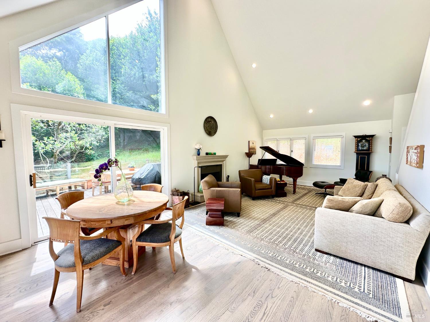 Detail Gallery Image 4 of 39 For 122 Edwards Ave, Sausalito,  CA 94965 - 3 Beds | 2/1 Baths