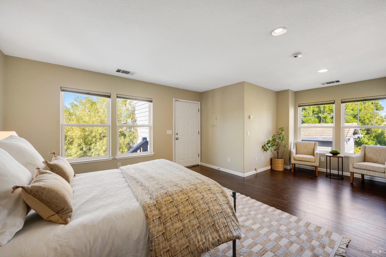 Detail Gallery Image 46 of 50 For 1922 Buckingham Ln, Petaluma,  CA 94954 - 6 Beds | 4 Baths