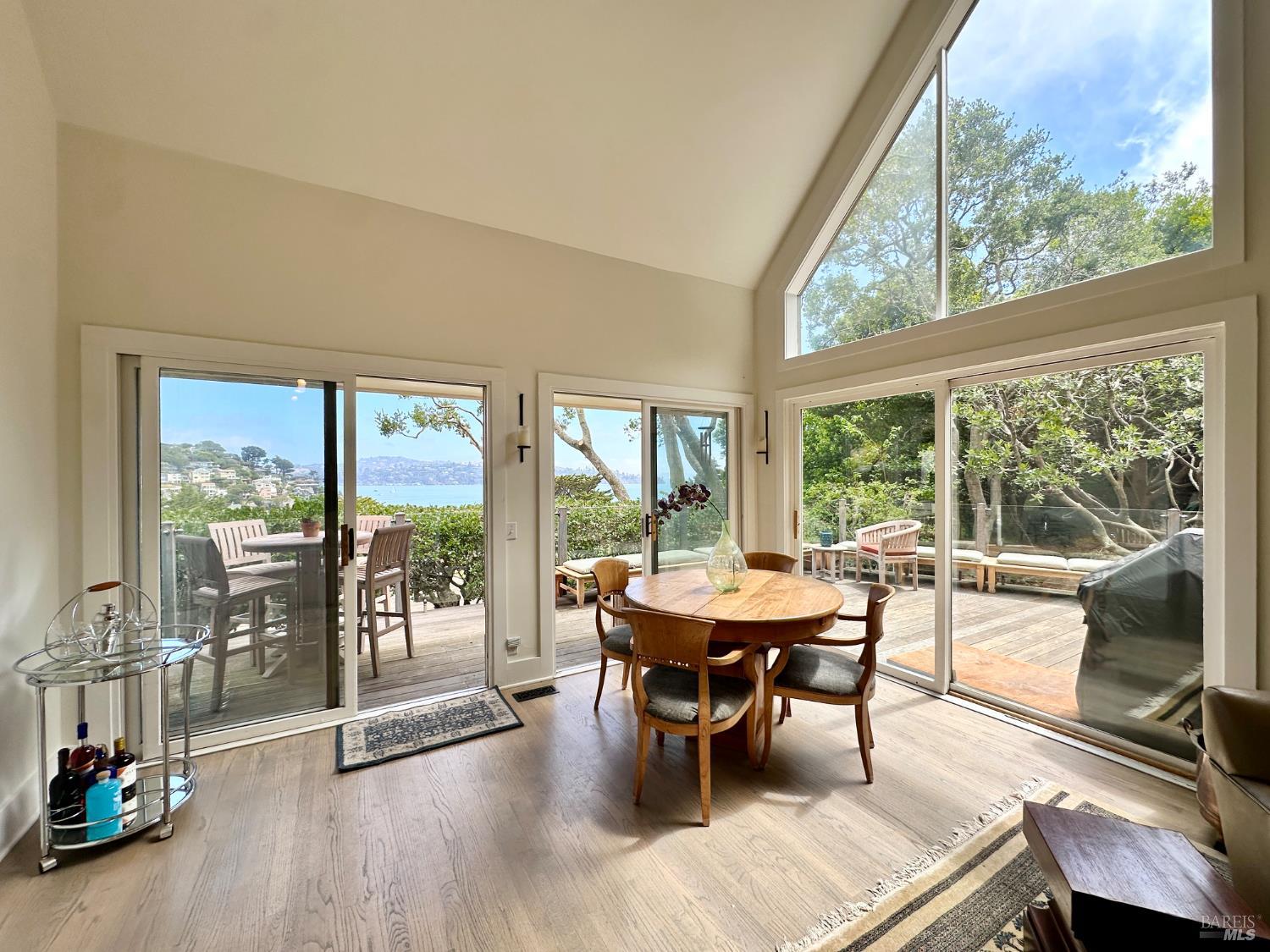 Detail Gallery Image 3 of 39 For 122 Edwards Ave, Sausalito,  CA 94965 - 3 Beds | 2/1 Baths