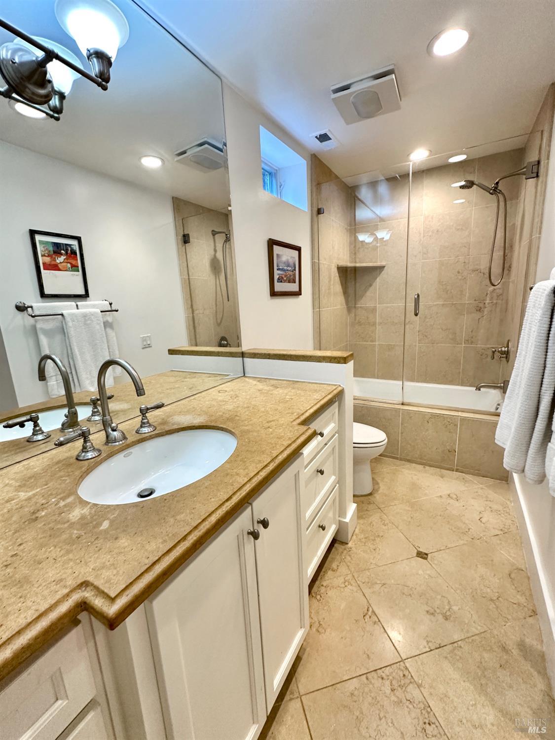 Detail Gallery Image 26 of 39 For 122 Edwards Ave, Sausalito,  CA 94965 - 3 Beds | 2/1 Baths