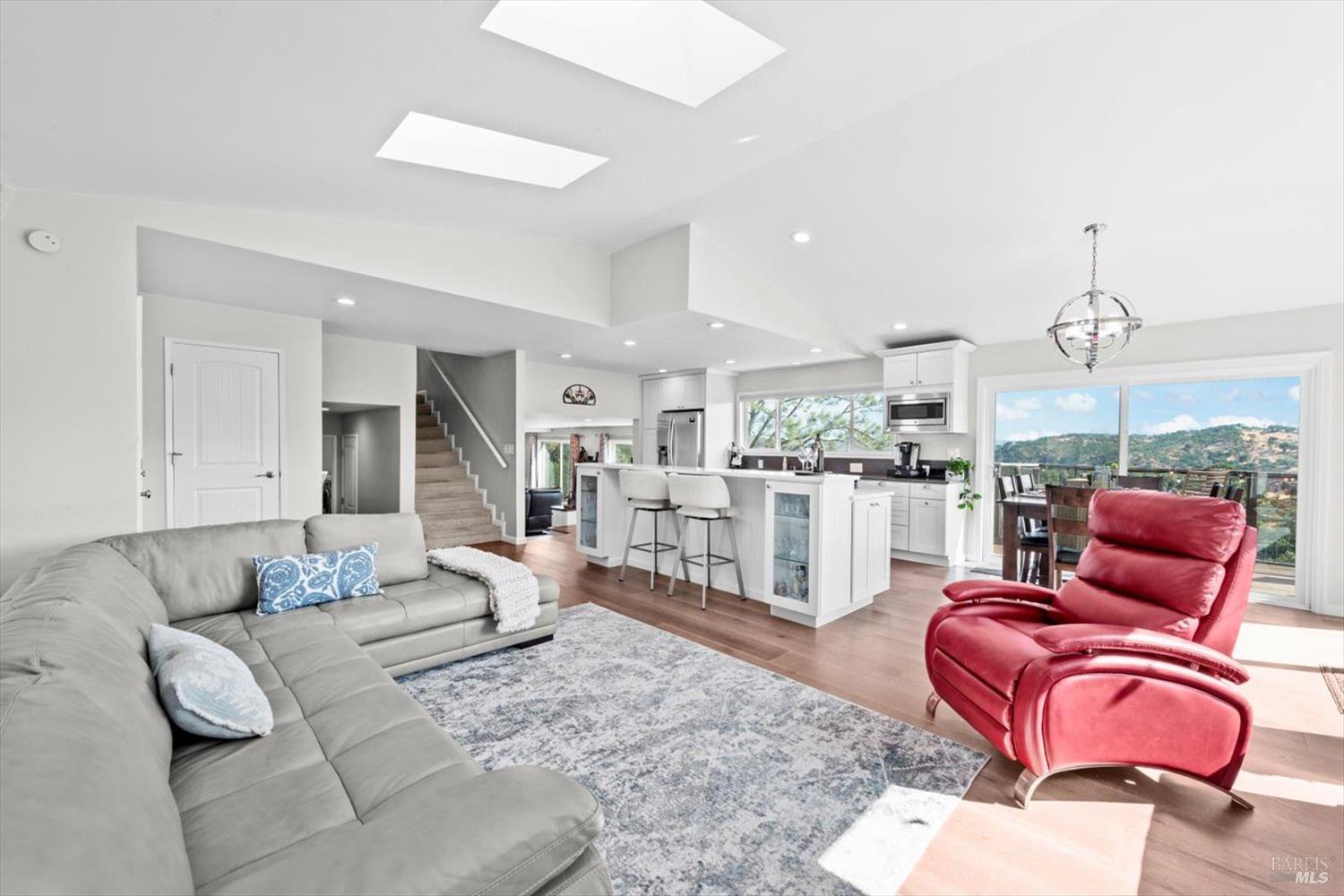 Detail Gallery Image 14 of 65 For 76 Sunnyhill Ln, Napa,  CA 94558 - 4 Beds | 2/1 Baths