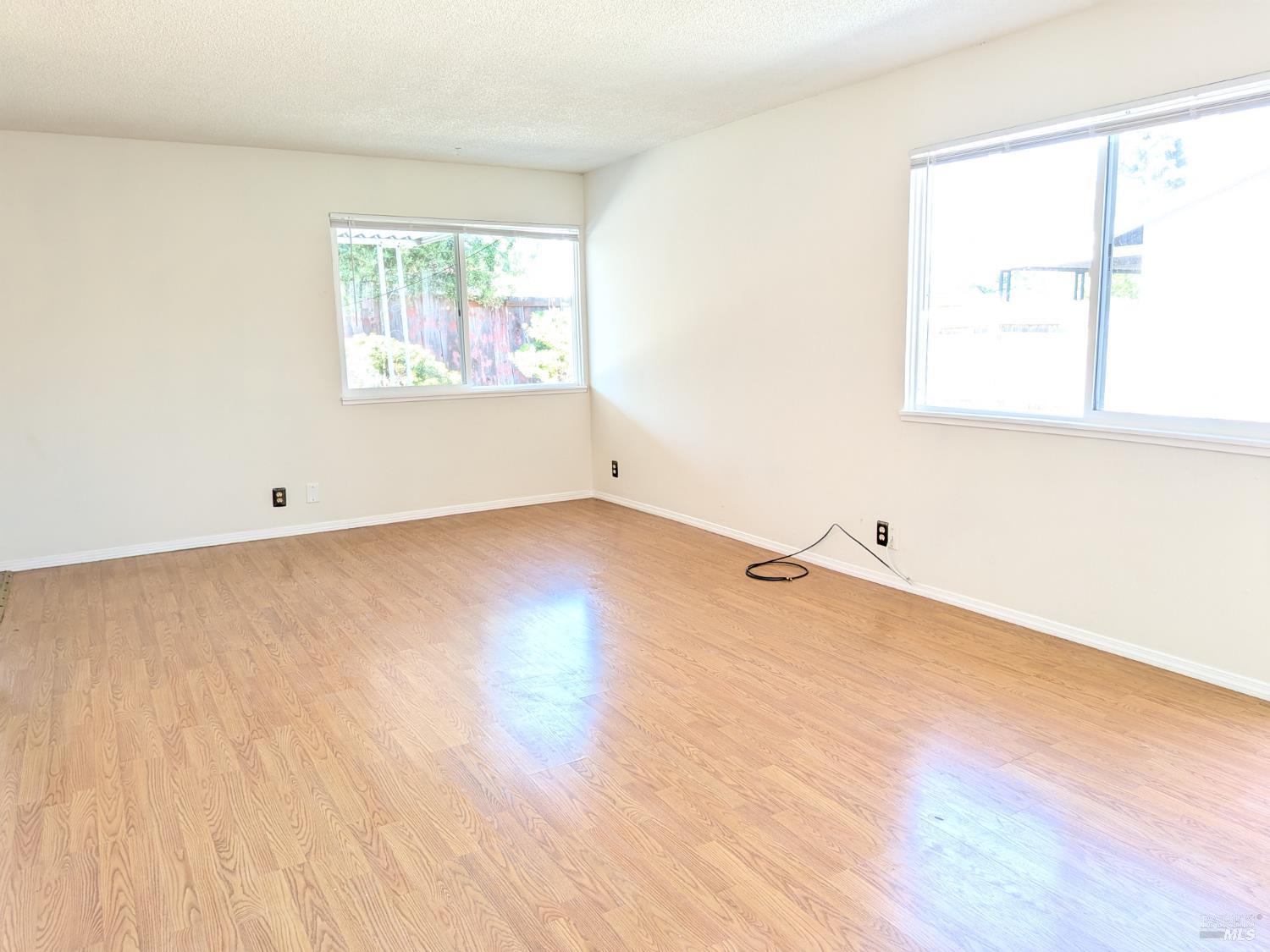 Detail Gallery Image 7 of 21 For 140 Boggs Ct, Vallejo,  CA 94589 - 2 Beds | 2 Baths