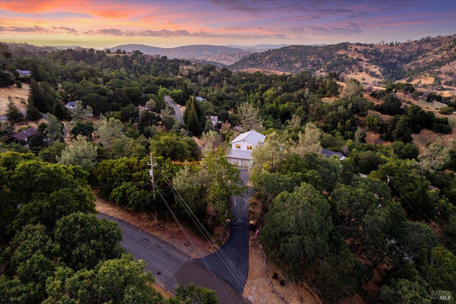 Detail Gallery Image 4 of 65 For 76 Sunnyhill Ln, Napa,  CA 94558 - 4 Beds | 2/1 Baths