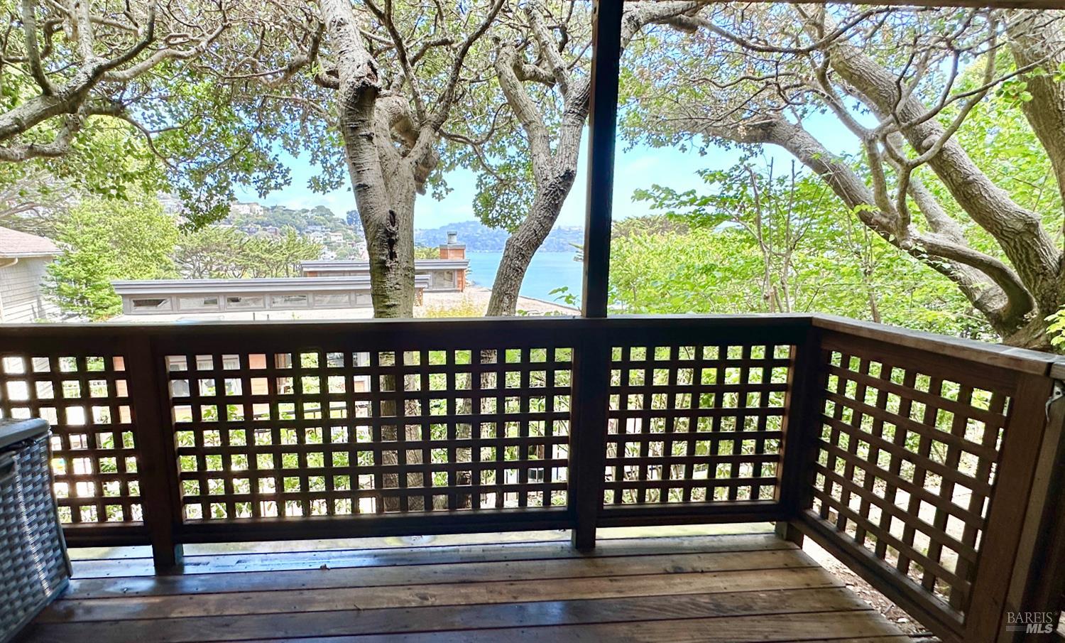 Detail Gallery Image 24 of 39 For 122 Edwards Ave, Sausalito,  CA 94965 - 3 Beds | 2/1 Baths