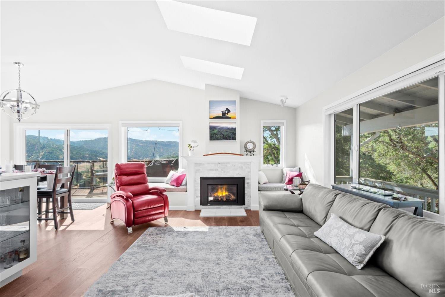 Detail Gallery Image 15 of 65 For 76 Sunnyhill Ln, Napa,  CA 94558 - 4 Beds | 2/1 Baths