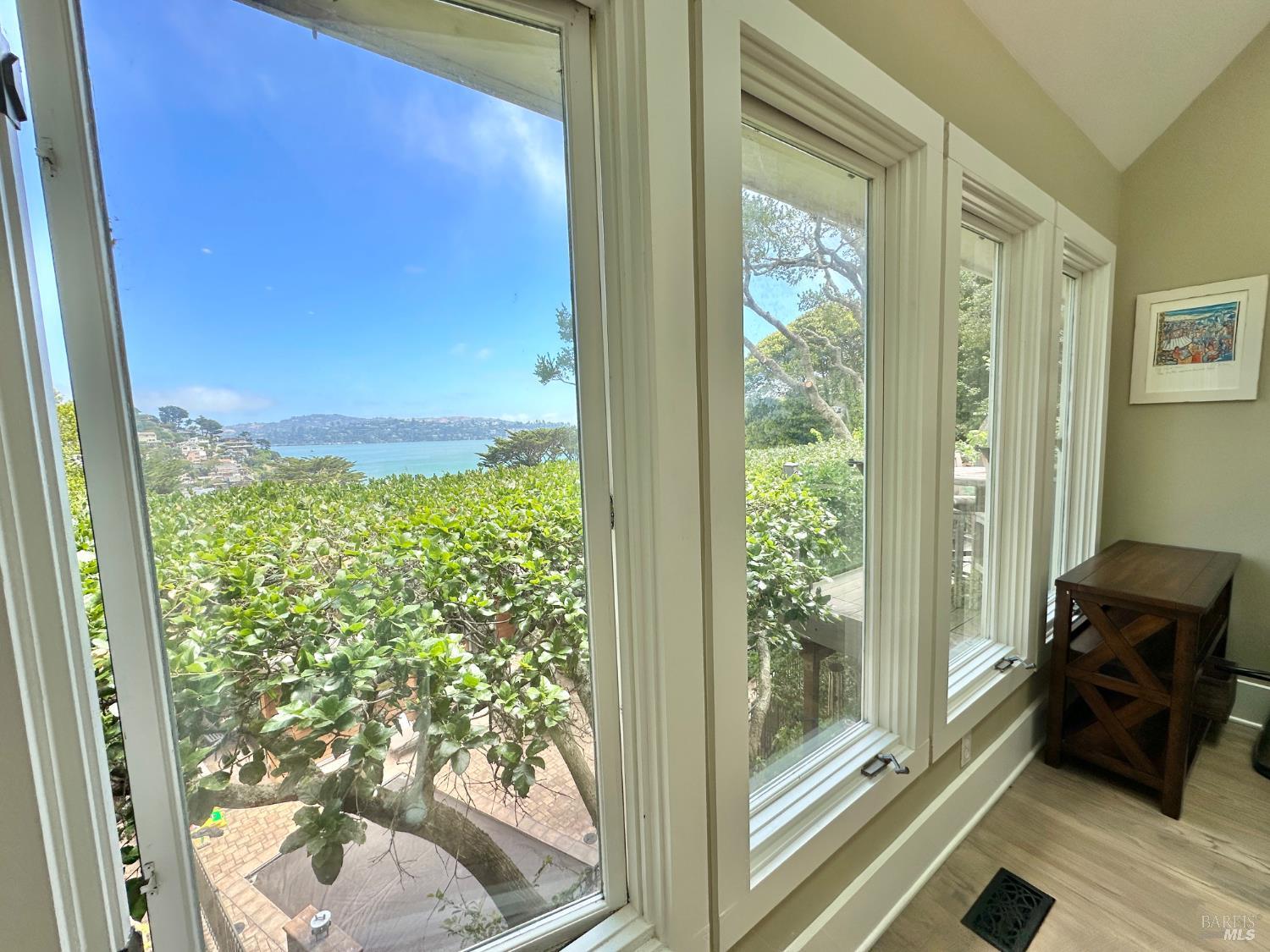 Detail Gallery Image 14 of 39 For 122 Edwards Ave, Sausalito,  CA 94965 - 3 Beds | 2/1 Baths