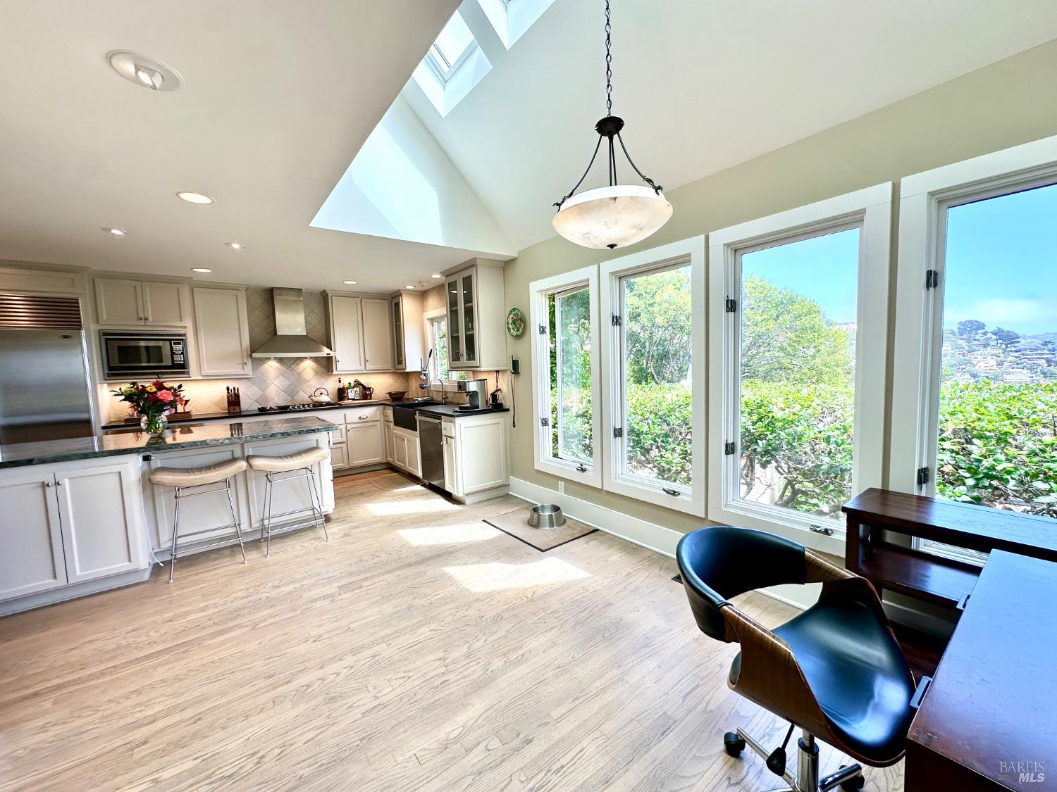 Detail Gallery Image 12 of 39 For 122 Edwards Ave, Sausalito,  CA 94965 - 3 Beds | 2/1 Baths