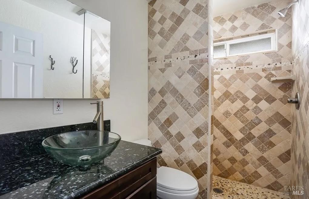 Detail Gallery Image 8 of 27 For 12206 Spruce Grove Rd, Lower Lake,  CA 95457 - 2 Beds | 1 Baths