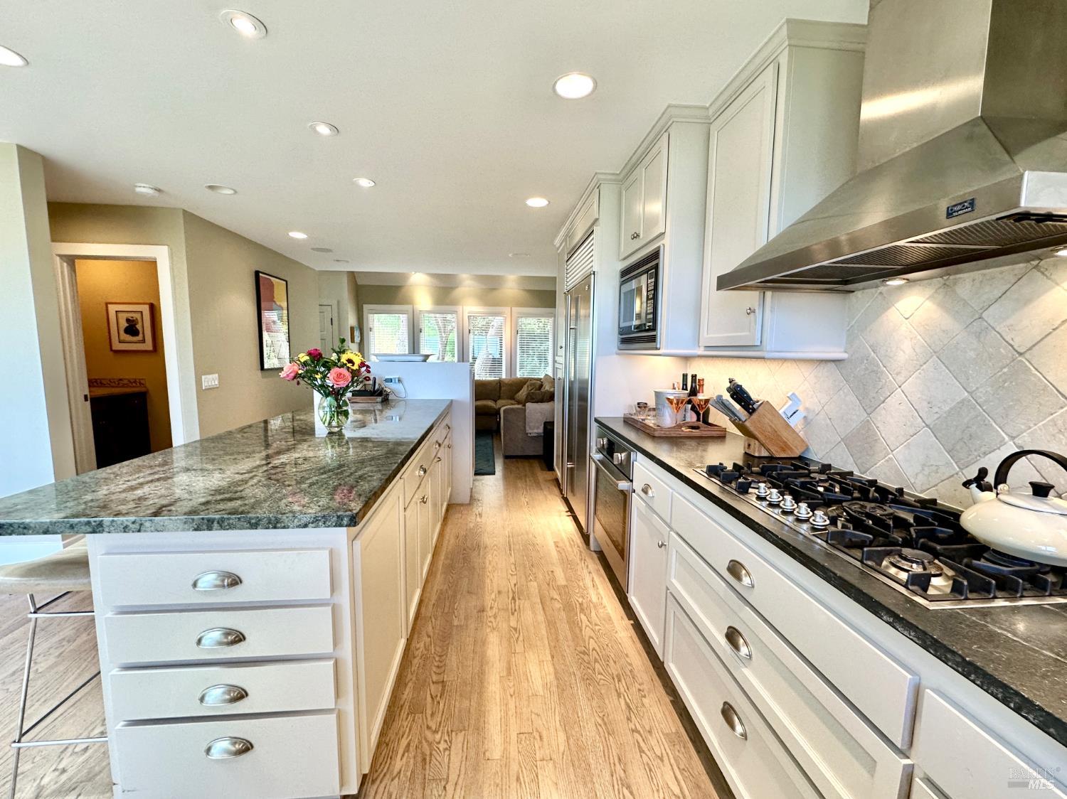 Detail Gallery Image 19 of 39 For 122 Edwards Ave, Sausalito,  CA 94965 - 3 Beds | 2/1 Baths