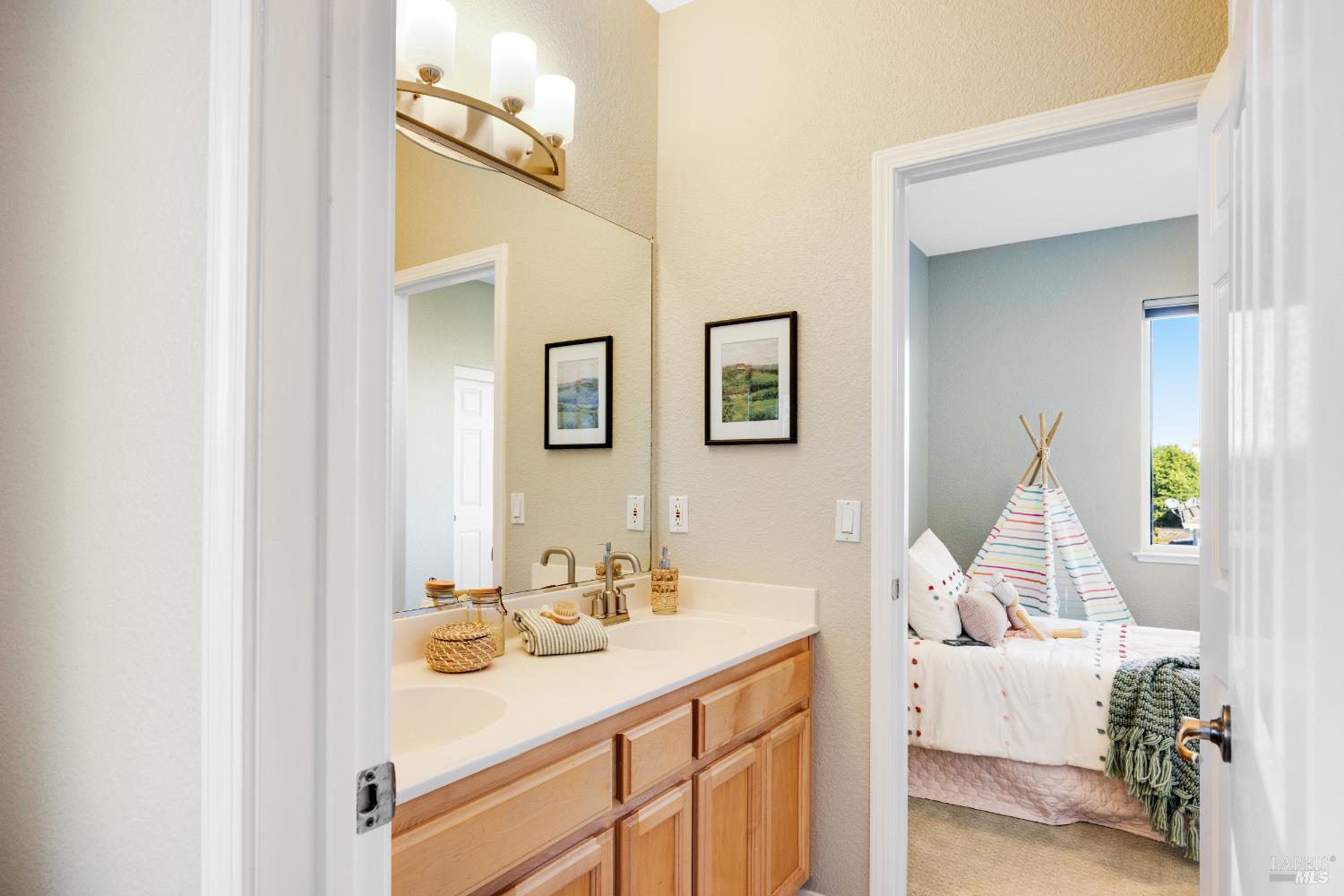 Detail Gallery Image 39 of 50 For 1922 Buckingham Ln, Petaluma,  CA 94954 - 6 Beds | 4 Baths
