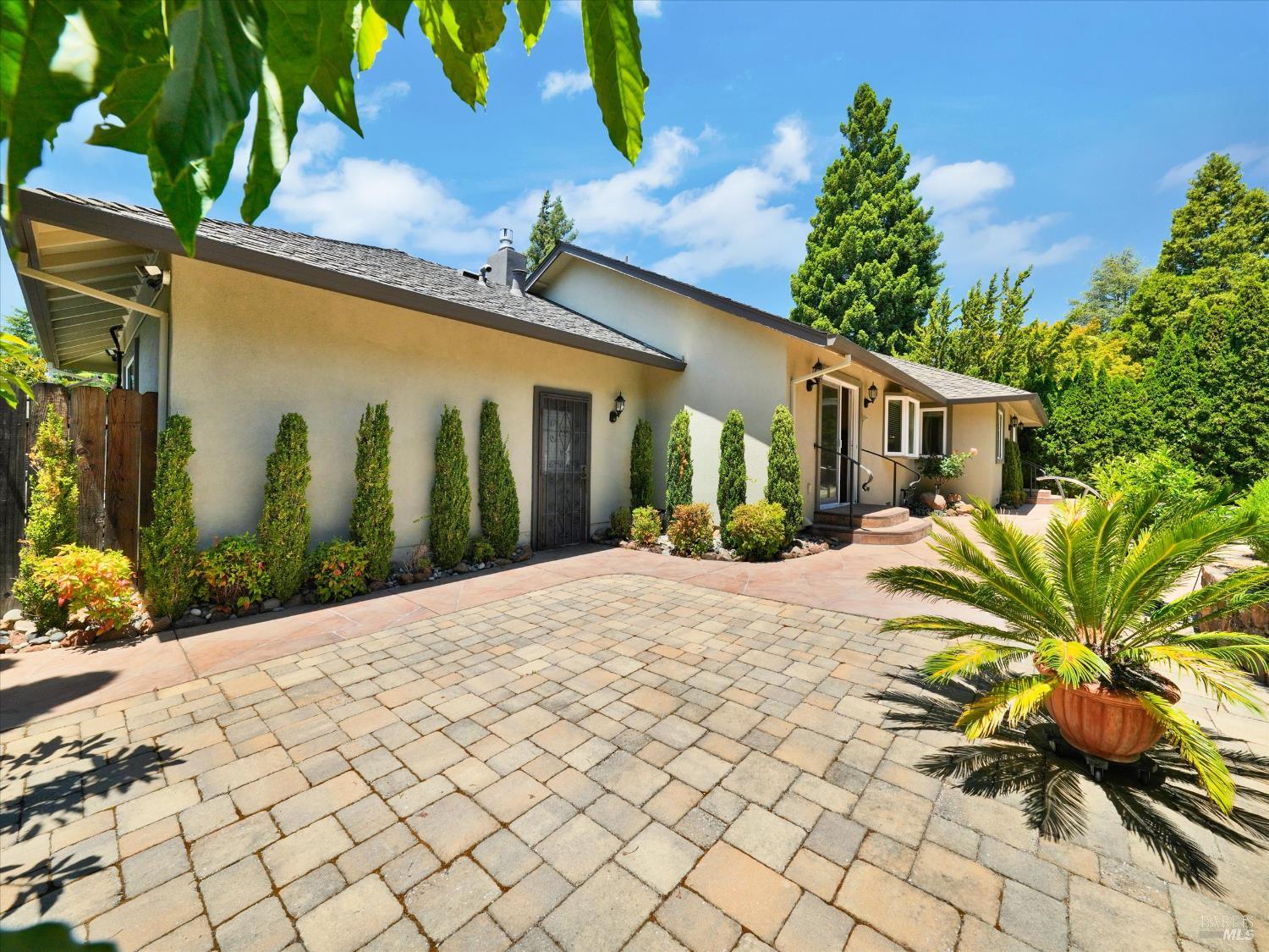 Detail Gallery Image 11 of 35 For 566 Este Madera Dr, Sonoma,  CA 95476 - 3 Beds | 2 Baths