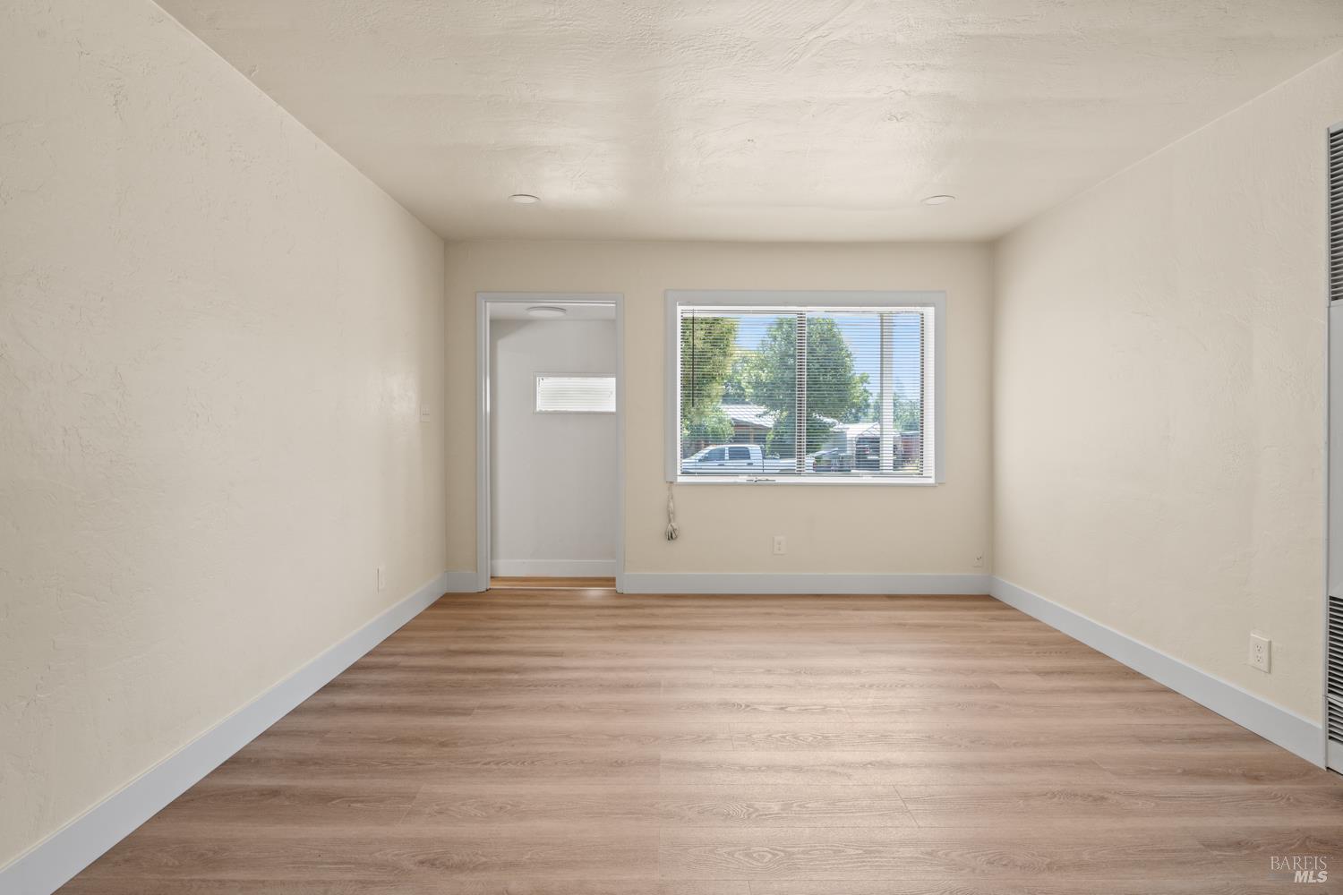 Detail Gallery Image 6 of 26 For 101 Faull Ave, Ukiah,  CA 95482 - 3 Beds | 1 Baths