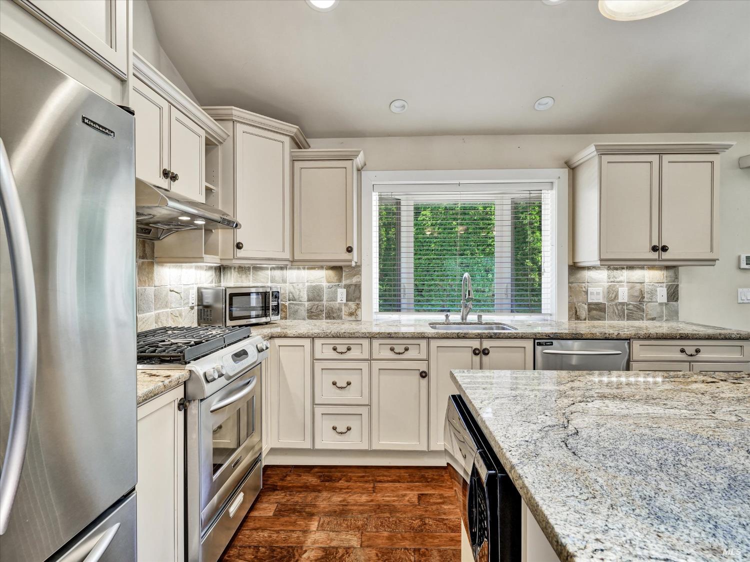 Detail Gallery Image 14 of 35 For 566 Este Madera Dr, Sonoma,  CA 95476 - 3 Beds | 2 Baths