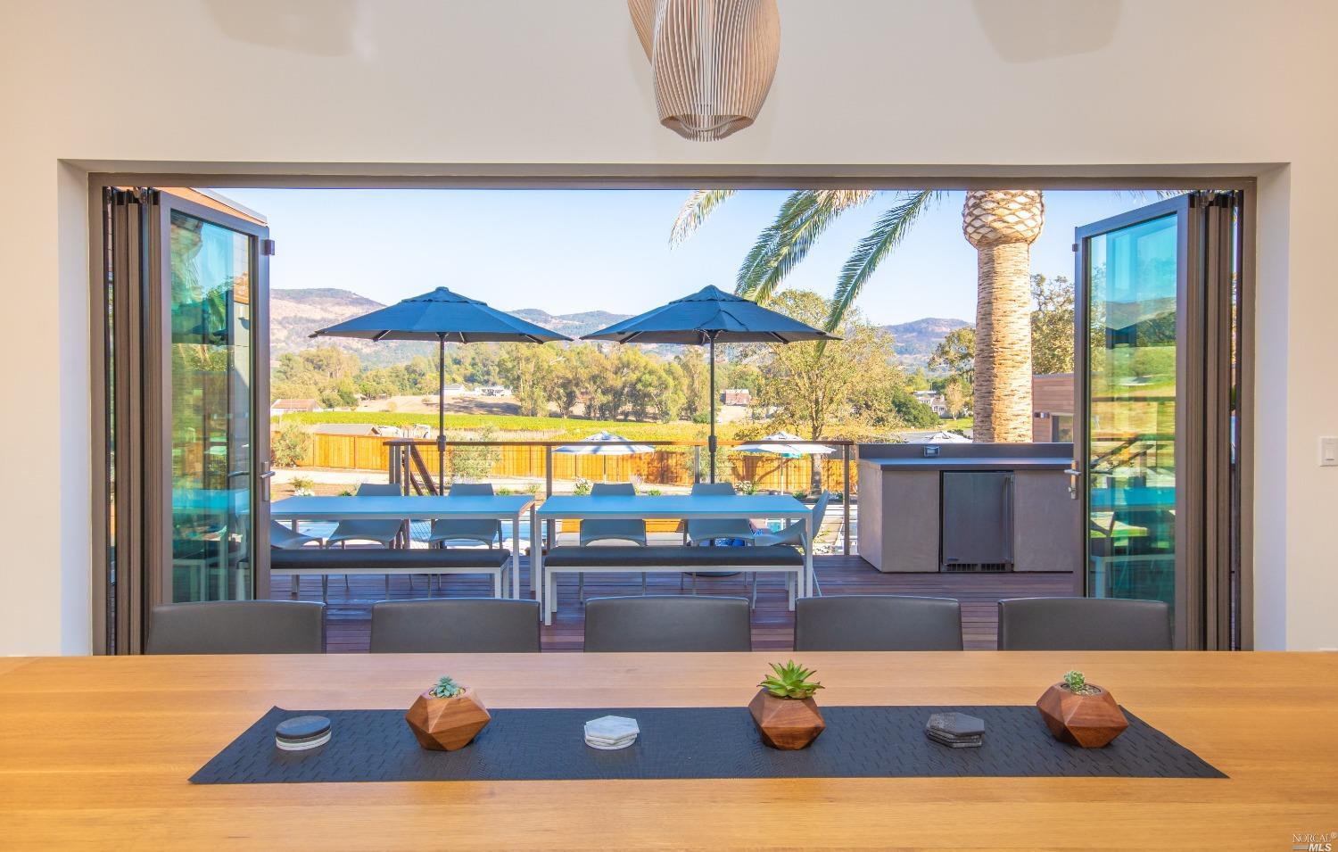 Detail Gallery Image 8 of 32 For 1090 1st Ave #B,  Napa,  CA 94558 - 5 Beds | 4 Baths