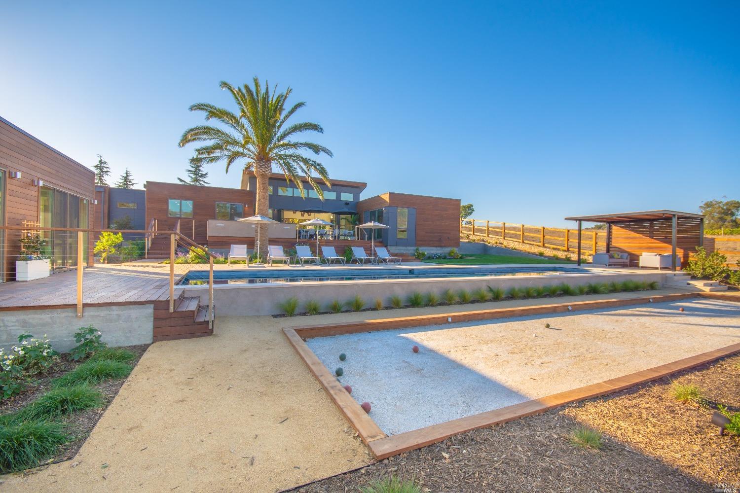 Detail Gallery Image 26 of 32 For 1090 1st Ave #B,  Napa,  CA 94558 - 5 Beds | 4 Baths