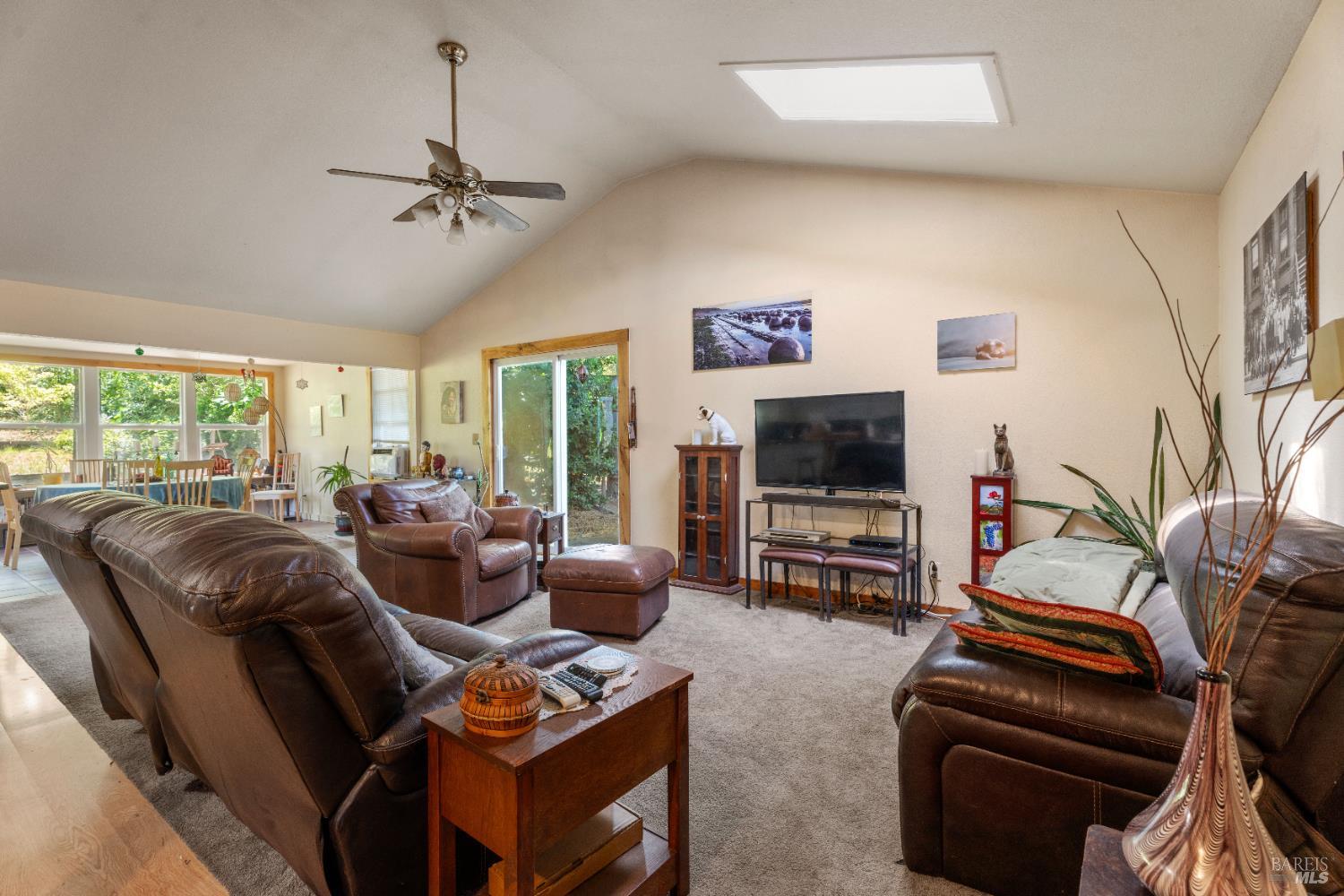 Detail Gallery Image 10 of 34 For 5510 Eastside Calpella Rd, Ukiah,  CA 95482 - 2 Beds | 2 Baths
