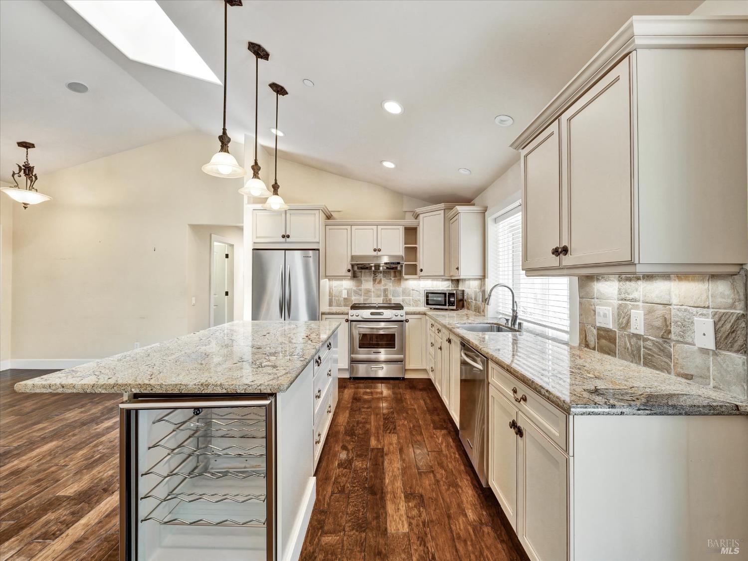 Detail Gallery Image 12 of 35 For 566 Este Madera Dr, Sonoma,  CA 95476 - 3 Beds | 2 Baths